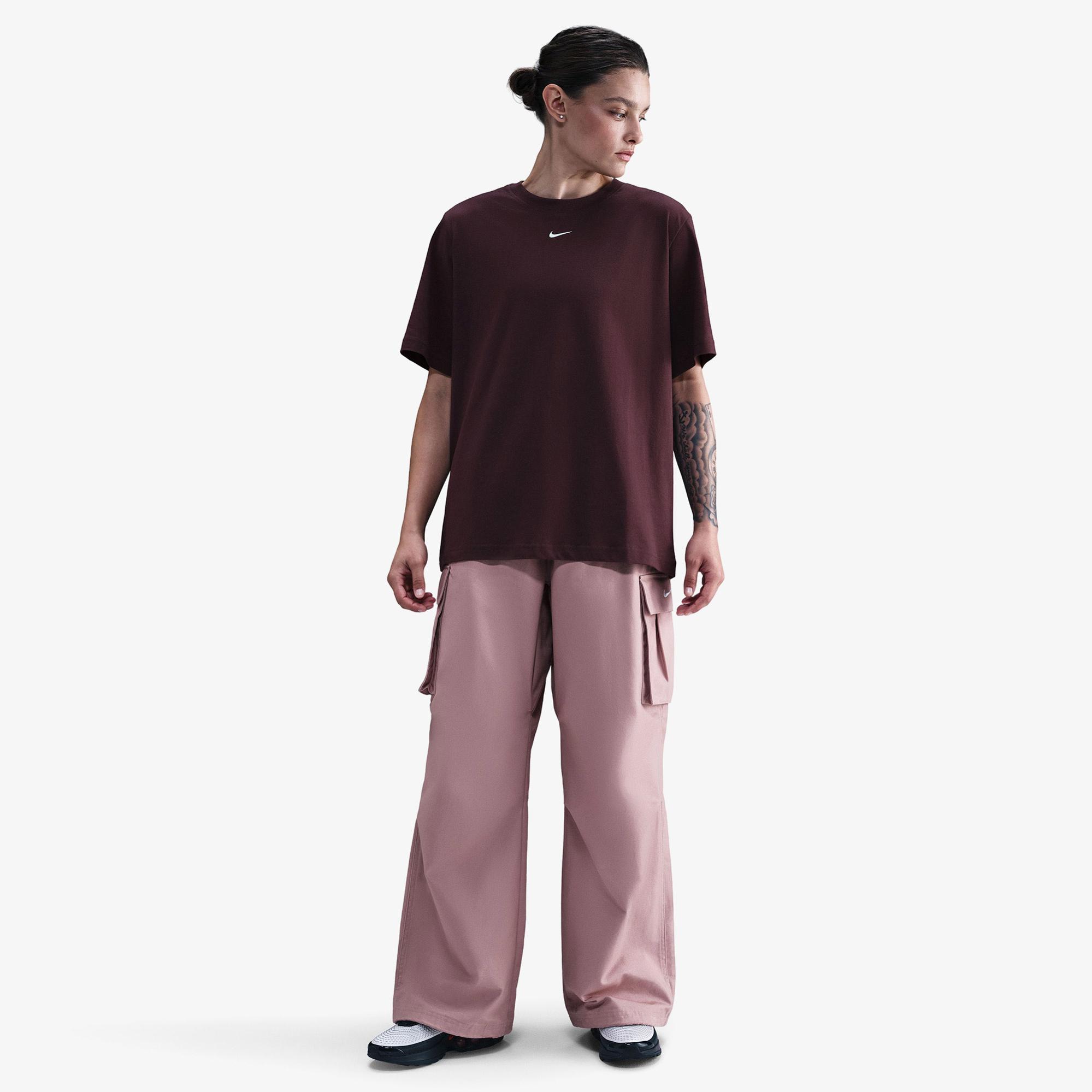 Nike Sportswear Essential Kadın Bordo T-Shirt