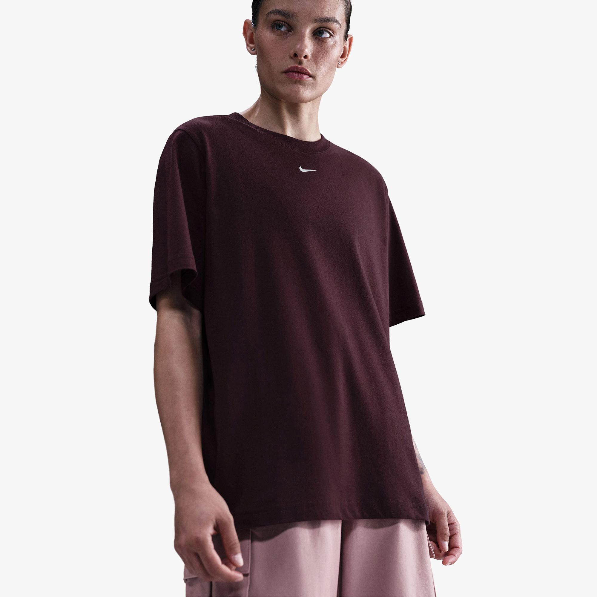 Nike Sportswear Essential Kadın Bordo T-Shirt