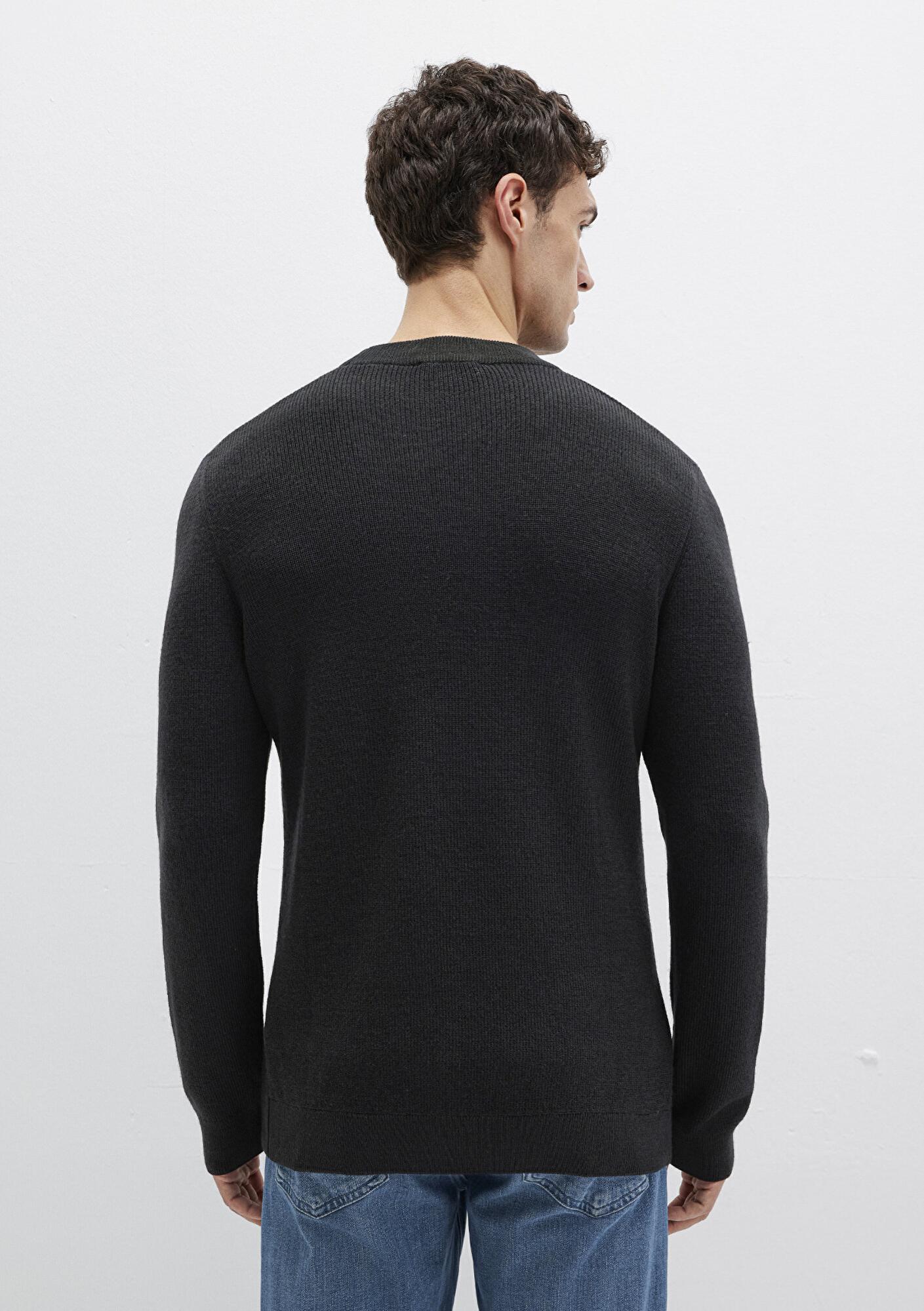 Mavi Yün Karışımlı Siyah Kazak Slim Fit / Dar Kesim 0710291-900