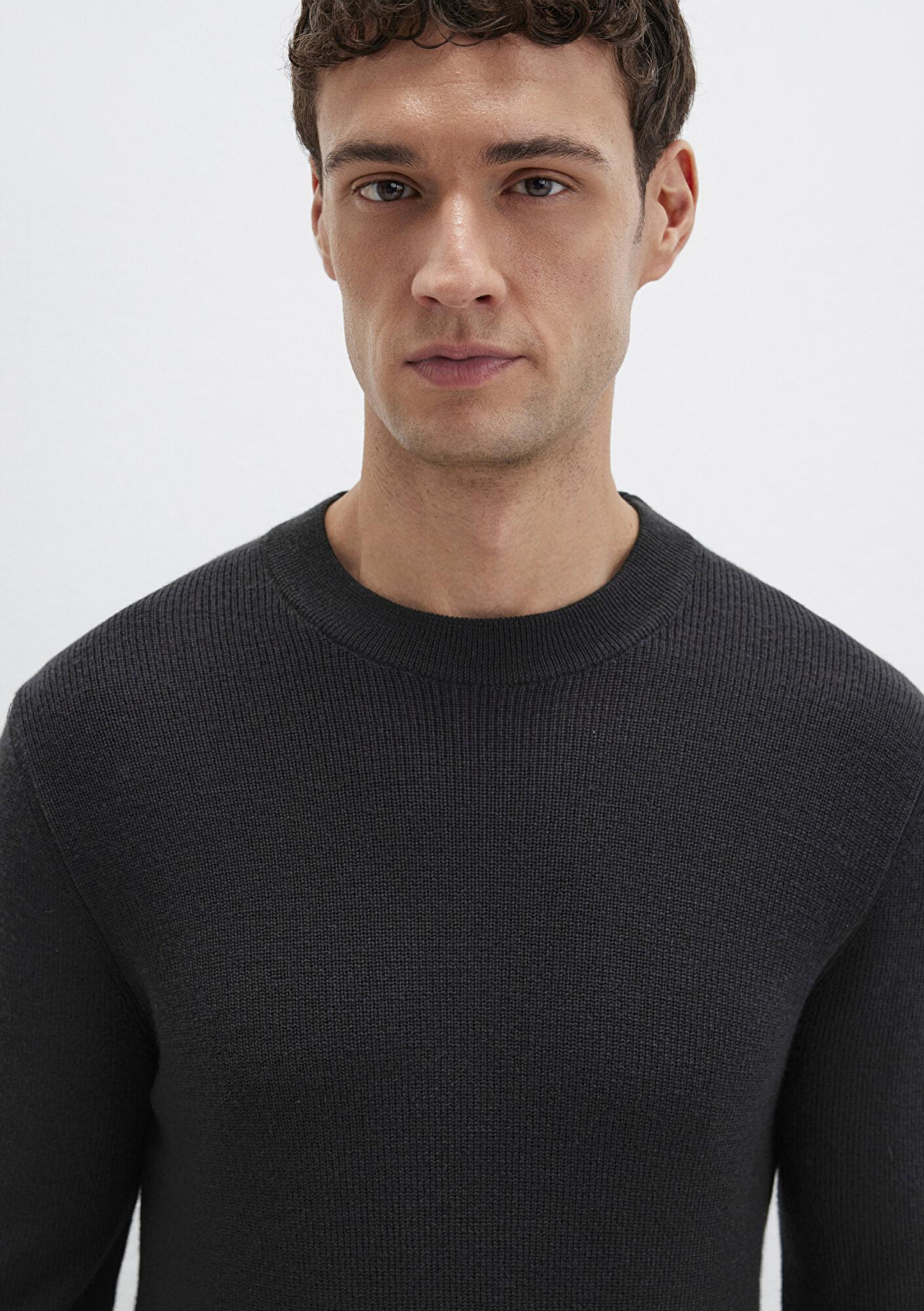 Mavi Yün Karışımlı Siyah Kazak Slim Fit / Dar Kesim 0710291-900