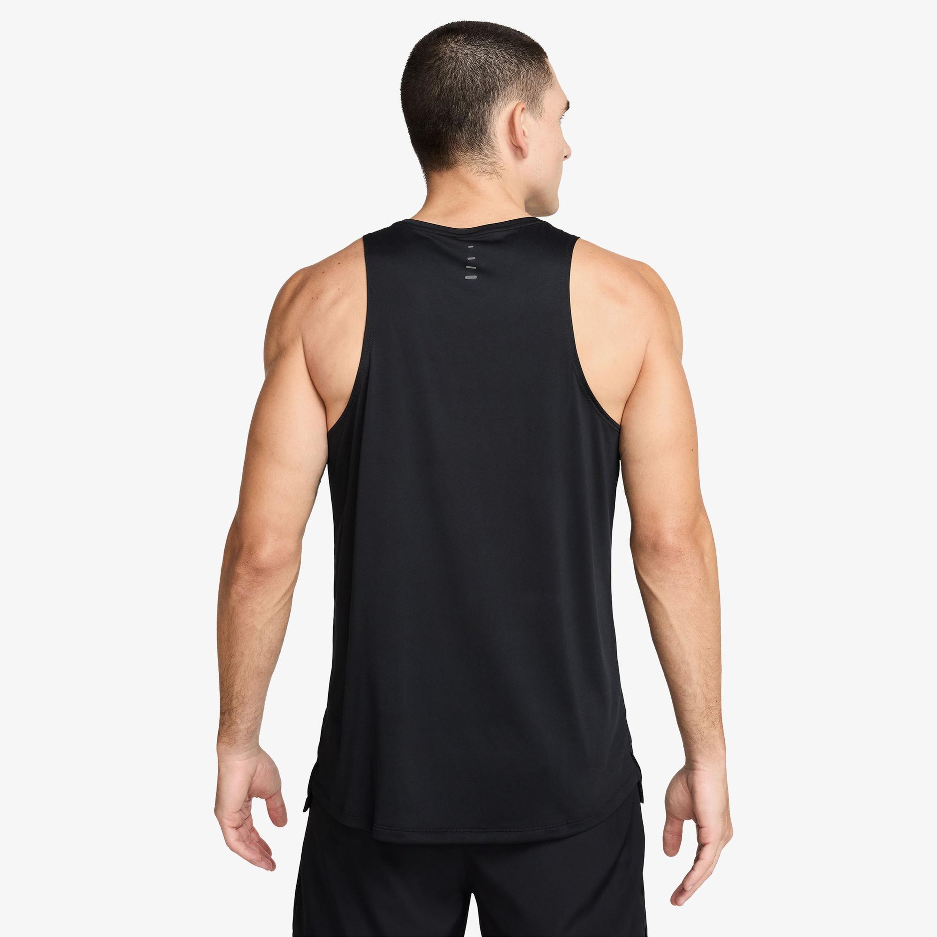 Nike Dri-Fit Stride Erkek Siyah Kolsuz T-Shirt