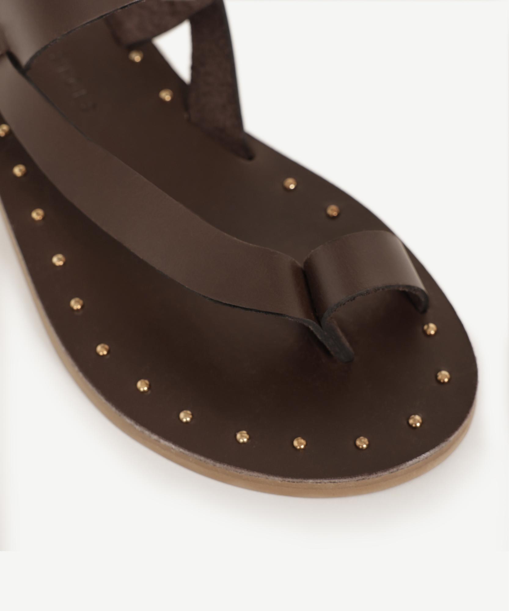 YARGICI Tabanı Pimli Deri Sandalet