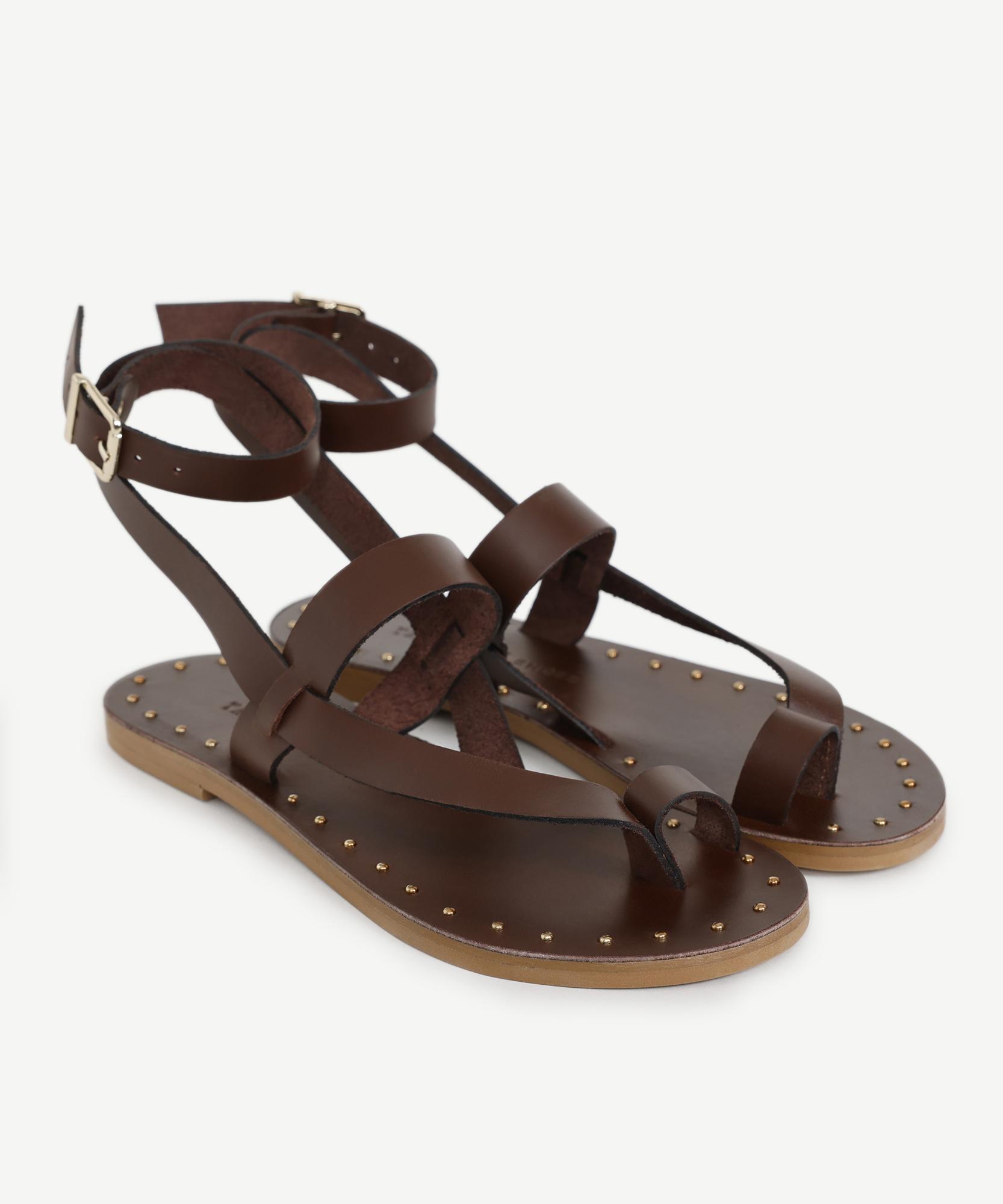 YARGICI Tabanı Pimli Deri Sandalet