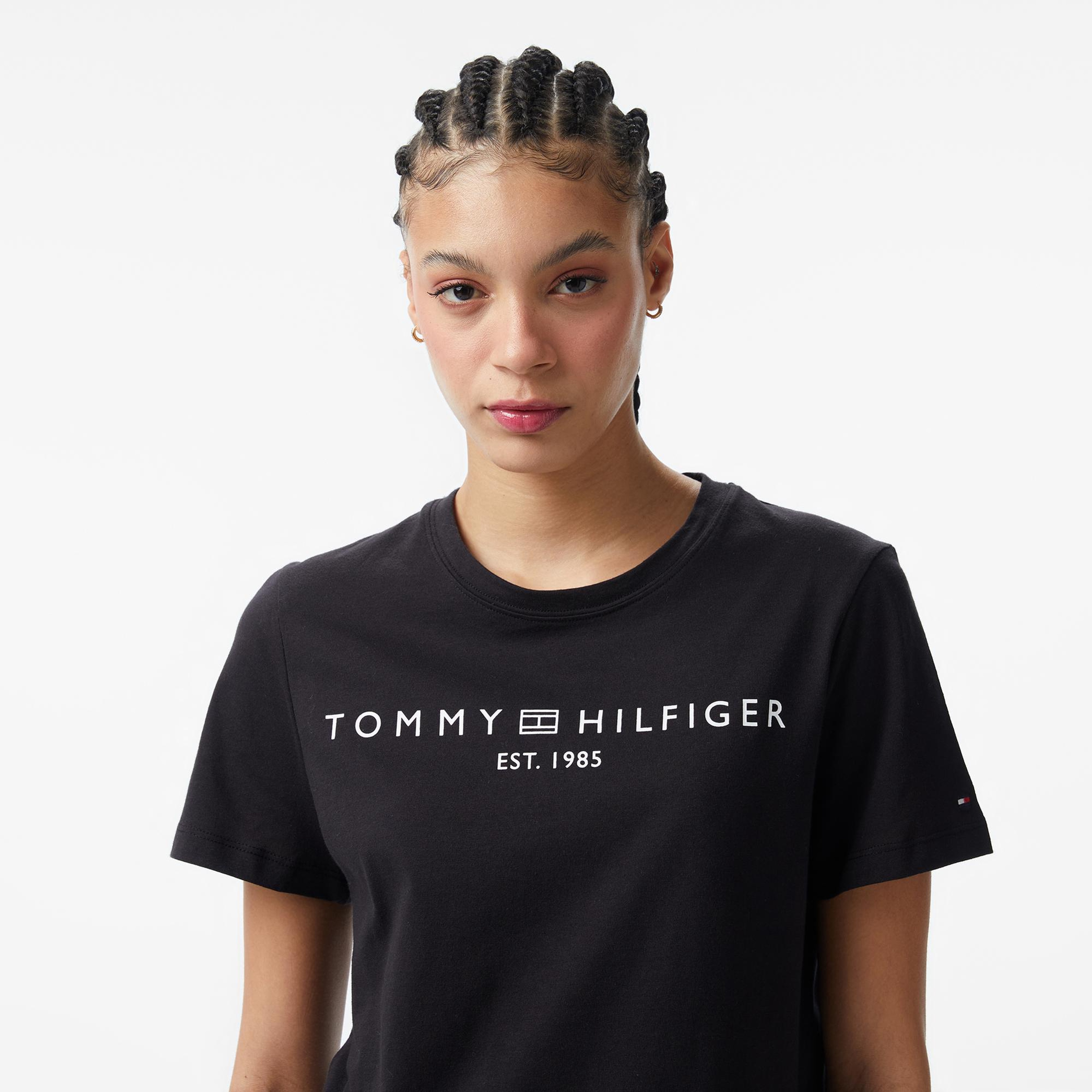Tommy Hilfiger Corp Logo Kadın Siyah Crop T-Shirt