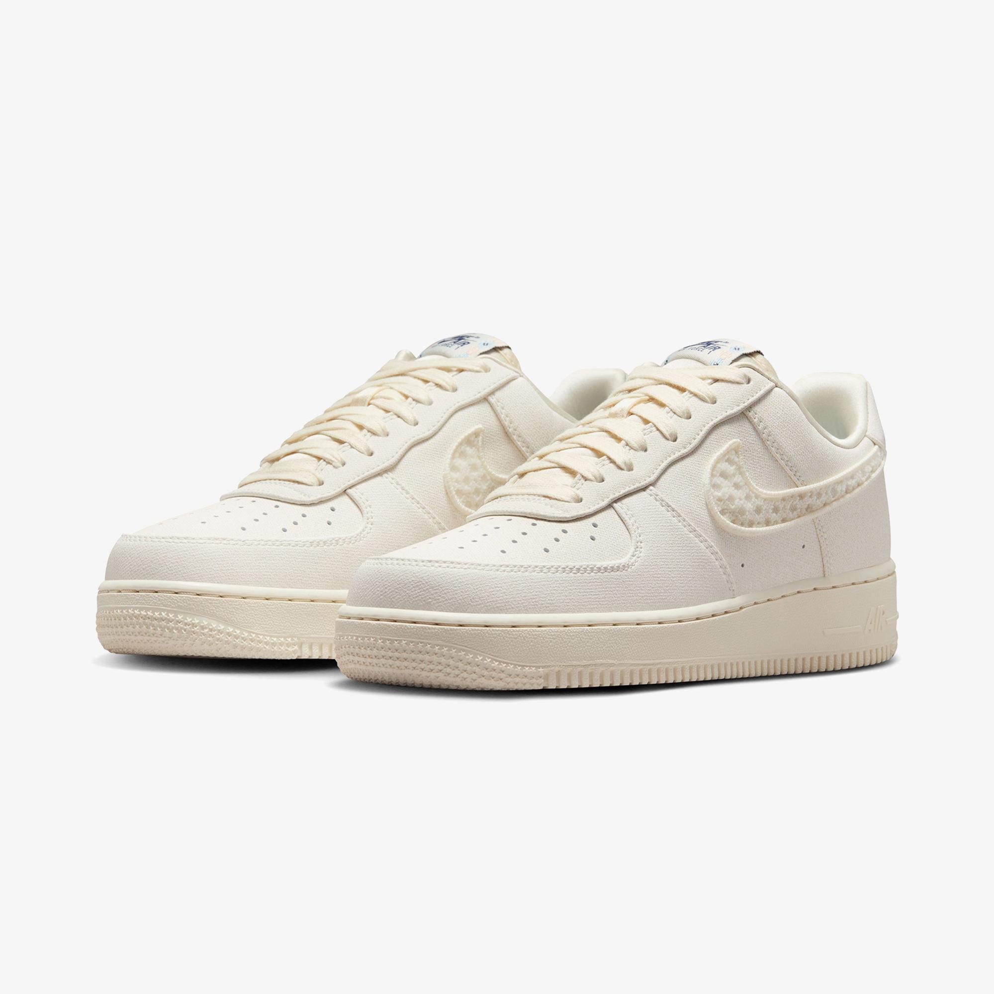 Nike Air Force 1 '07 LX Kadın Krem Rengi Spor Ayakkabı
