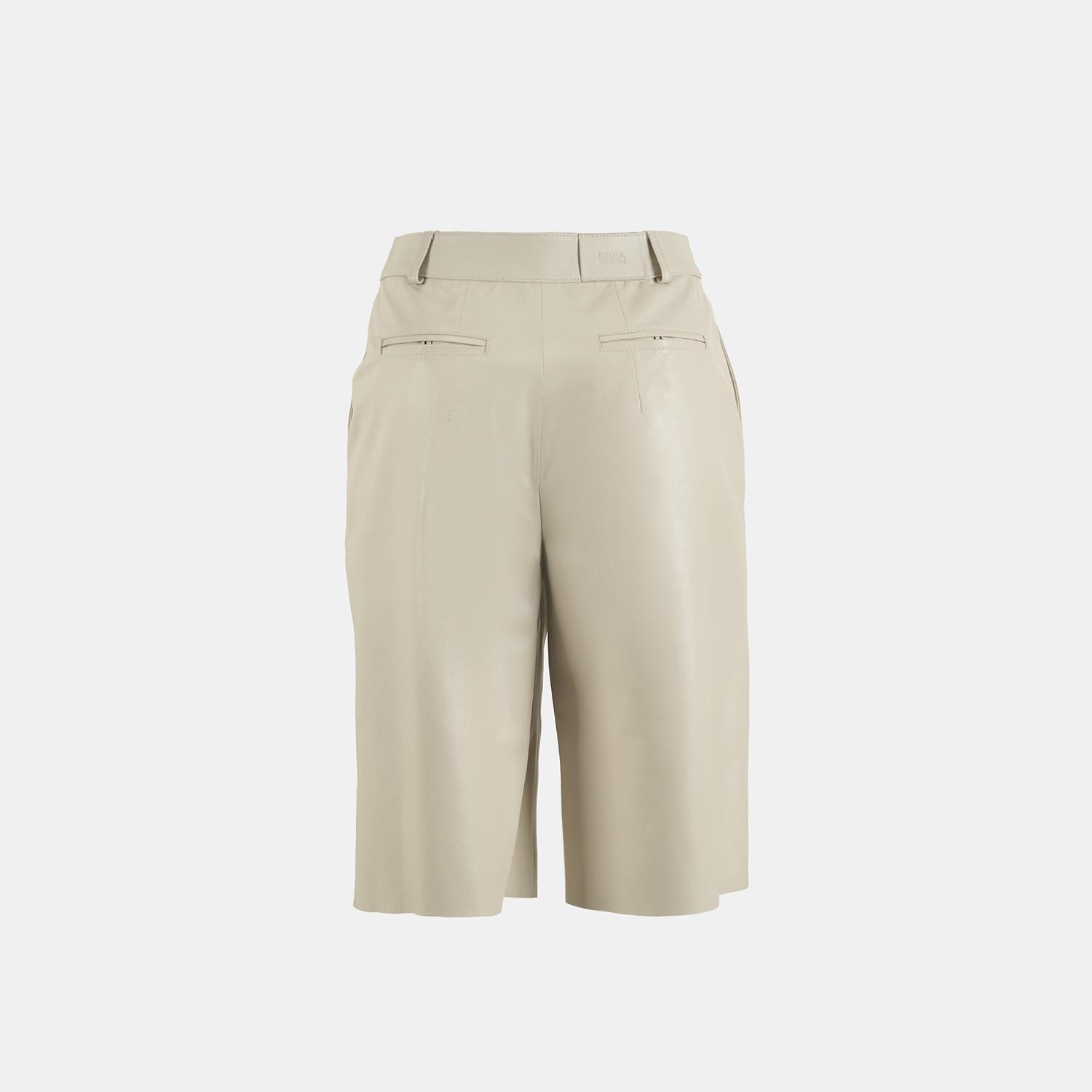 Kadın Beyaz Deri Bermuda Şort