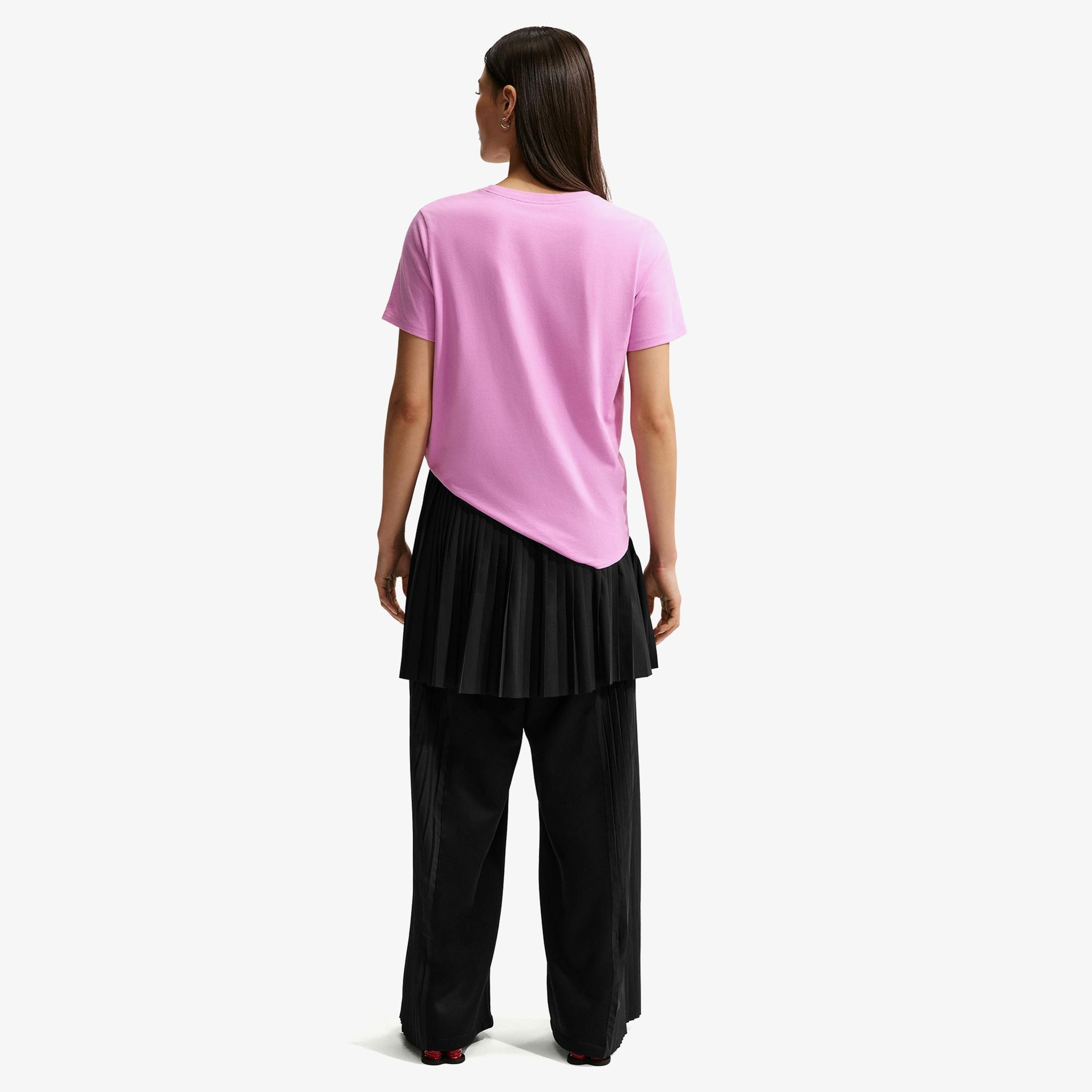 Nike Sportswear Club Essentials Kadın Pembe T-Shirt