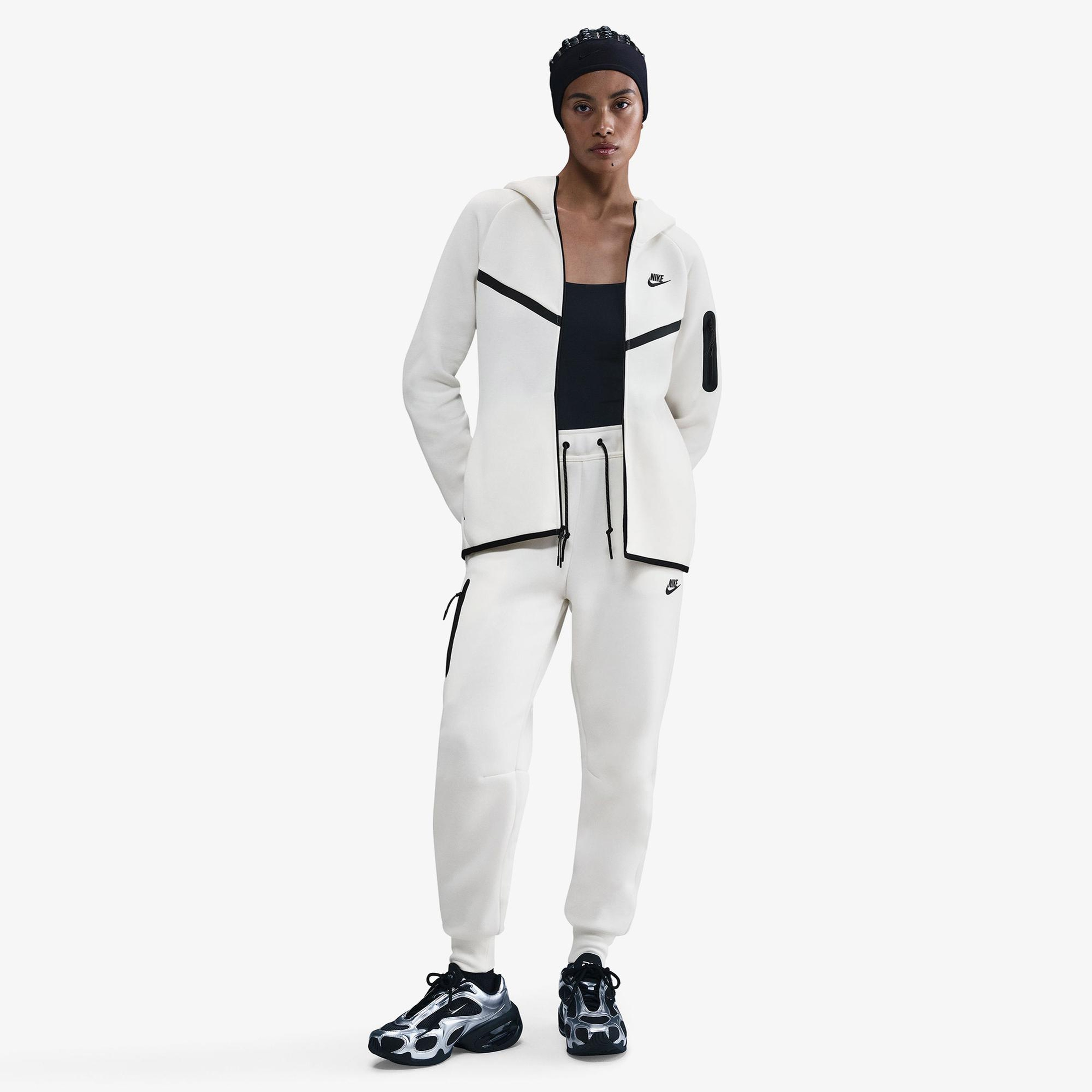 Nike Sportswear Tech Fleece Windrunner Kadın Beyaz Eşofman Üstü