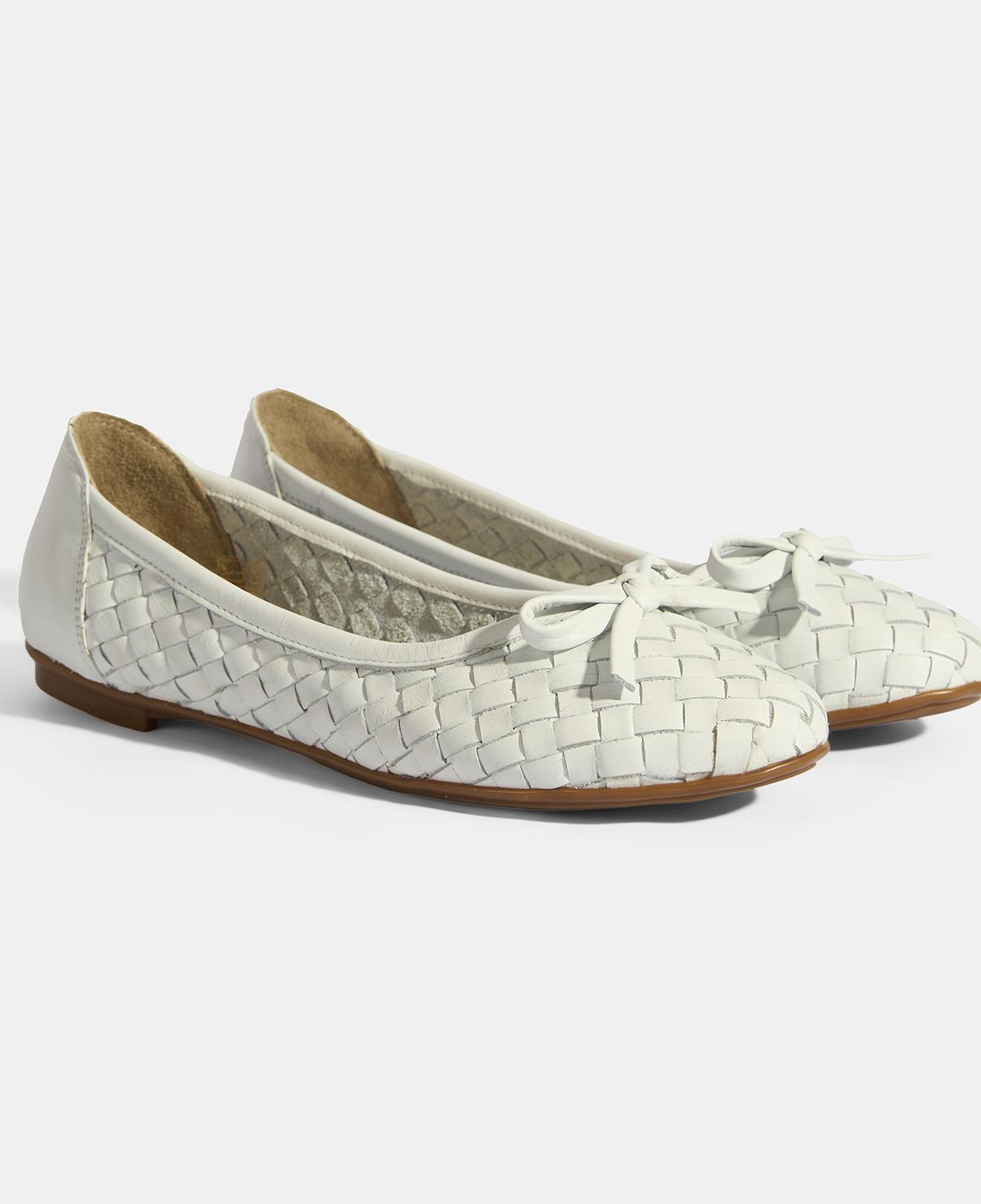 Kadın Beyaz Örgü Detaylı Fiyonklu Deri Babet