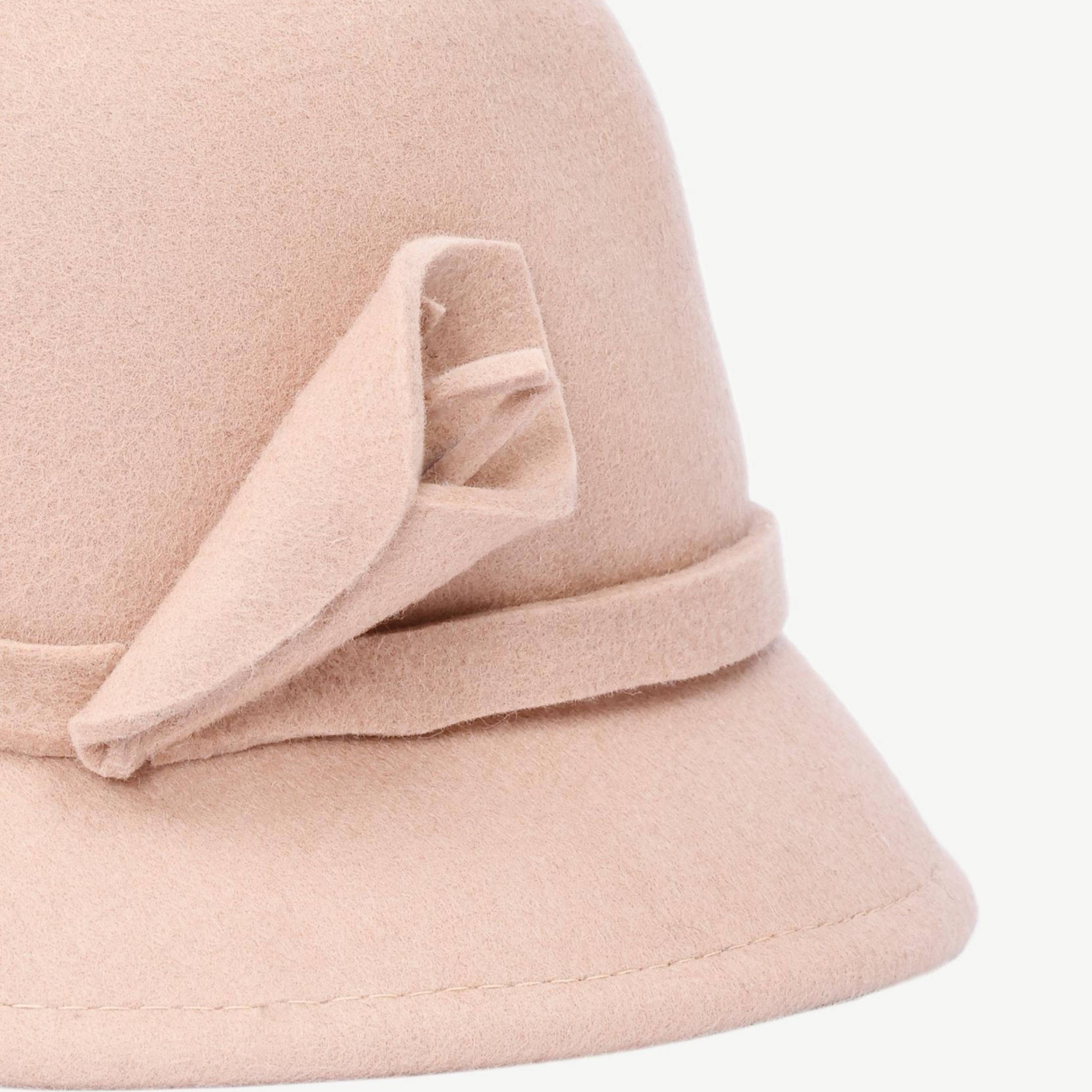 YARGICI Çiçek Detaylı Yün Kloşe Şapka