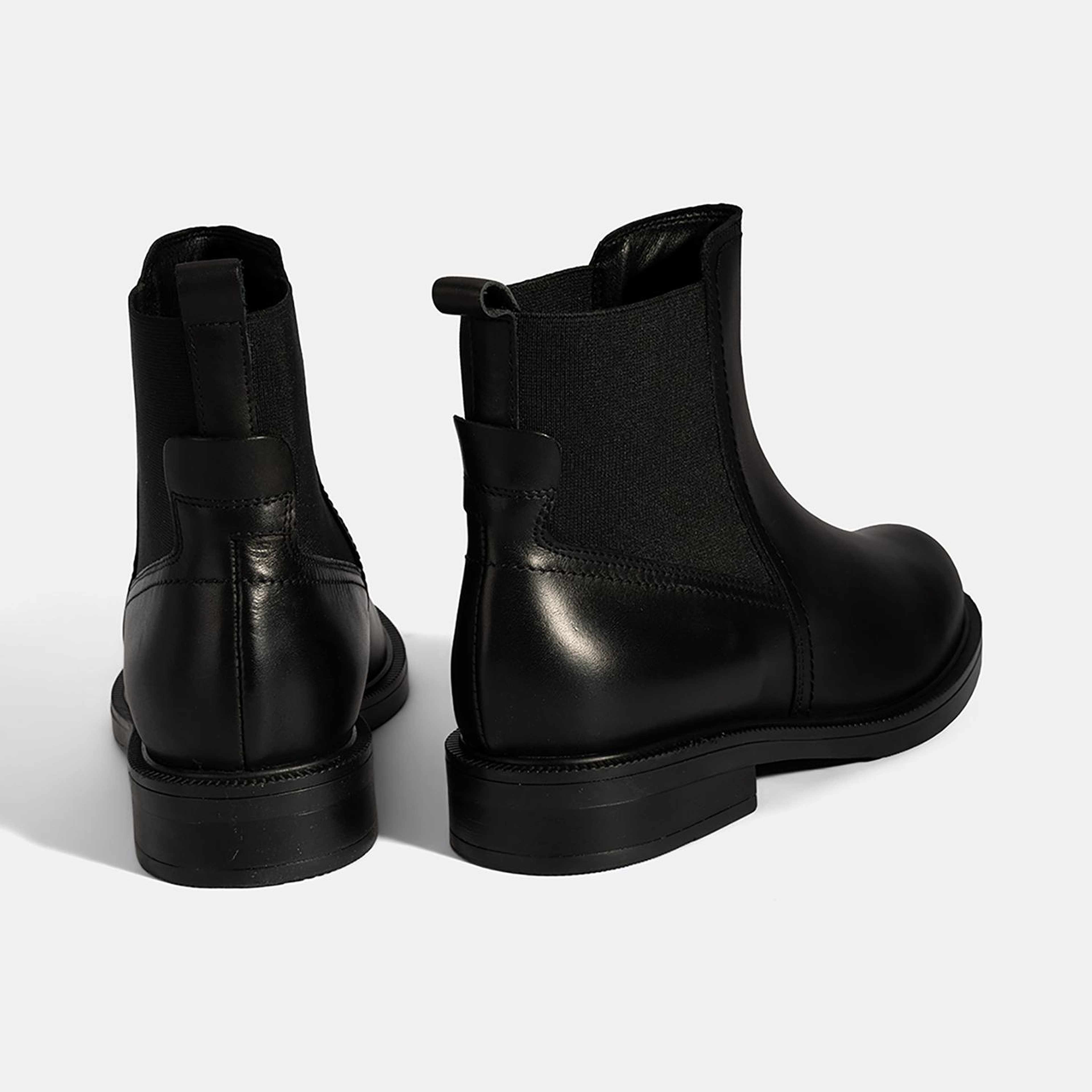 Kadın Siyah Lastik Detaylı Deri Bot