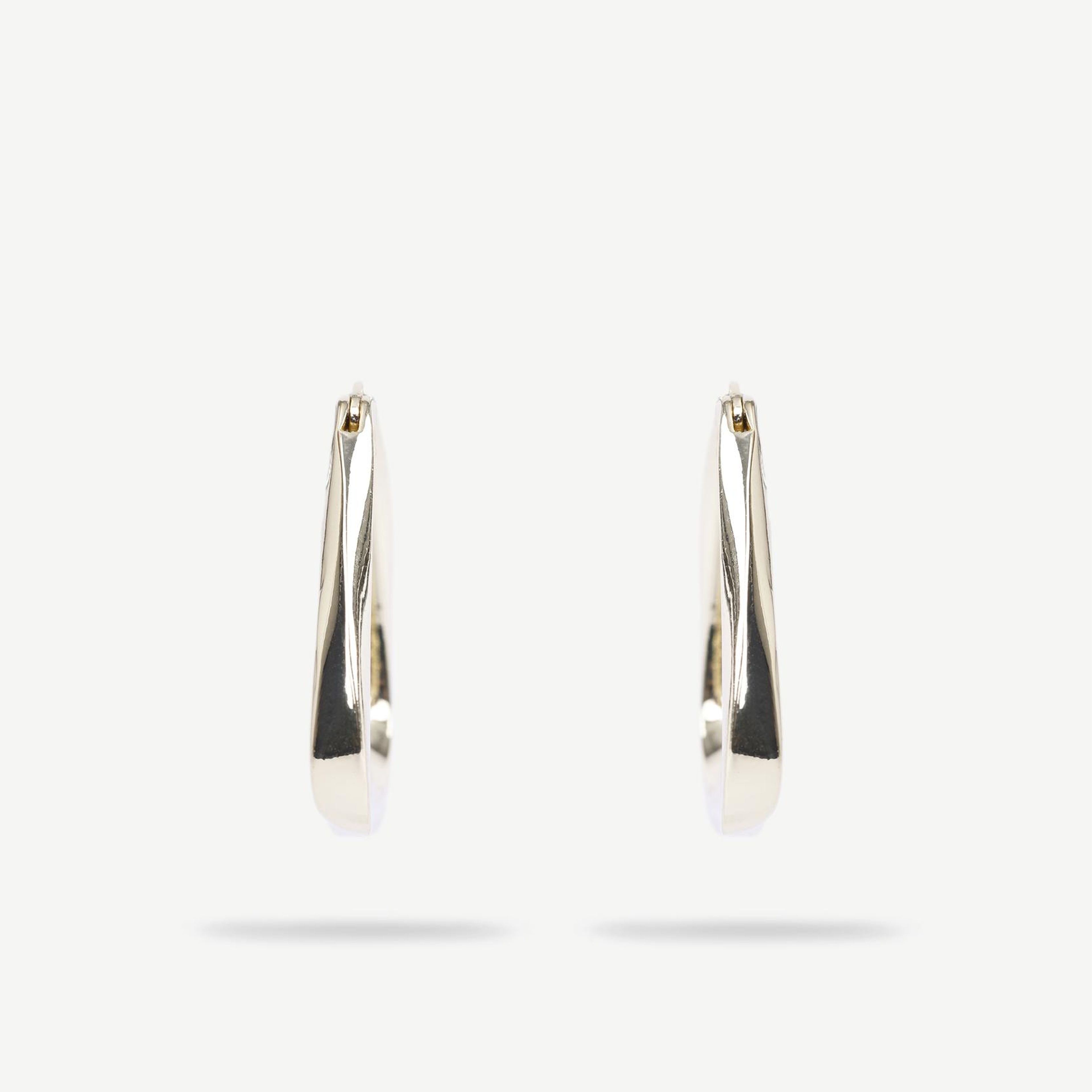 YARGICI Asimetrik Formlu Halka Küpe