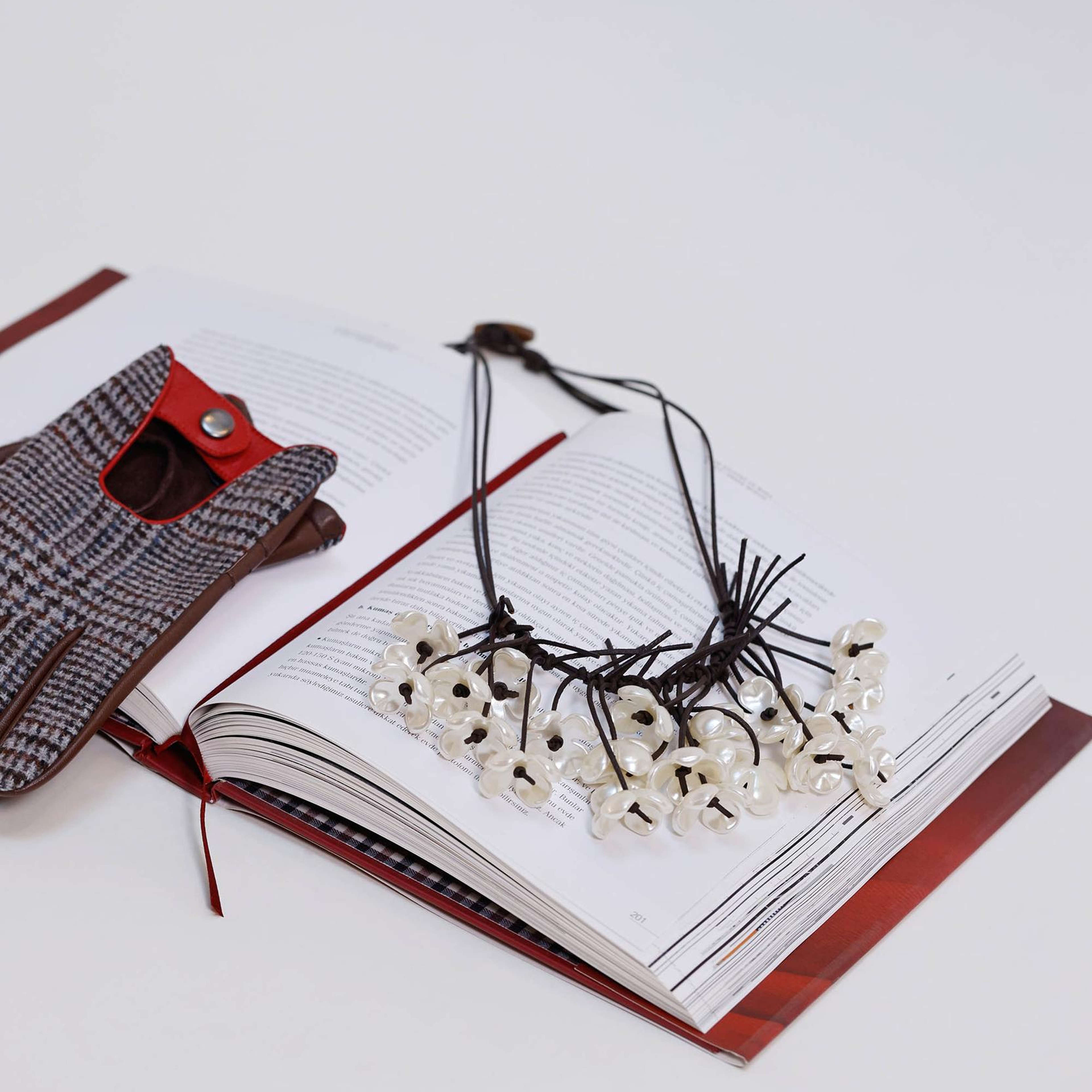 YARGICI Çiçek Detaylı Uzun Kolye