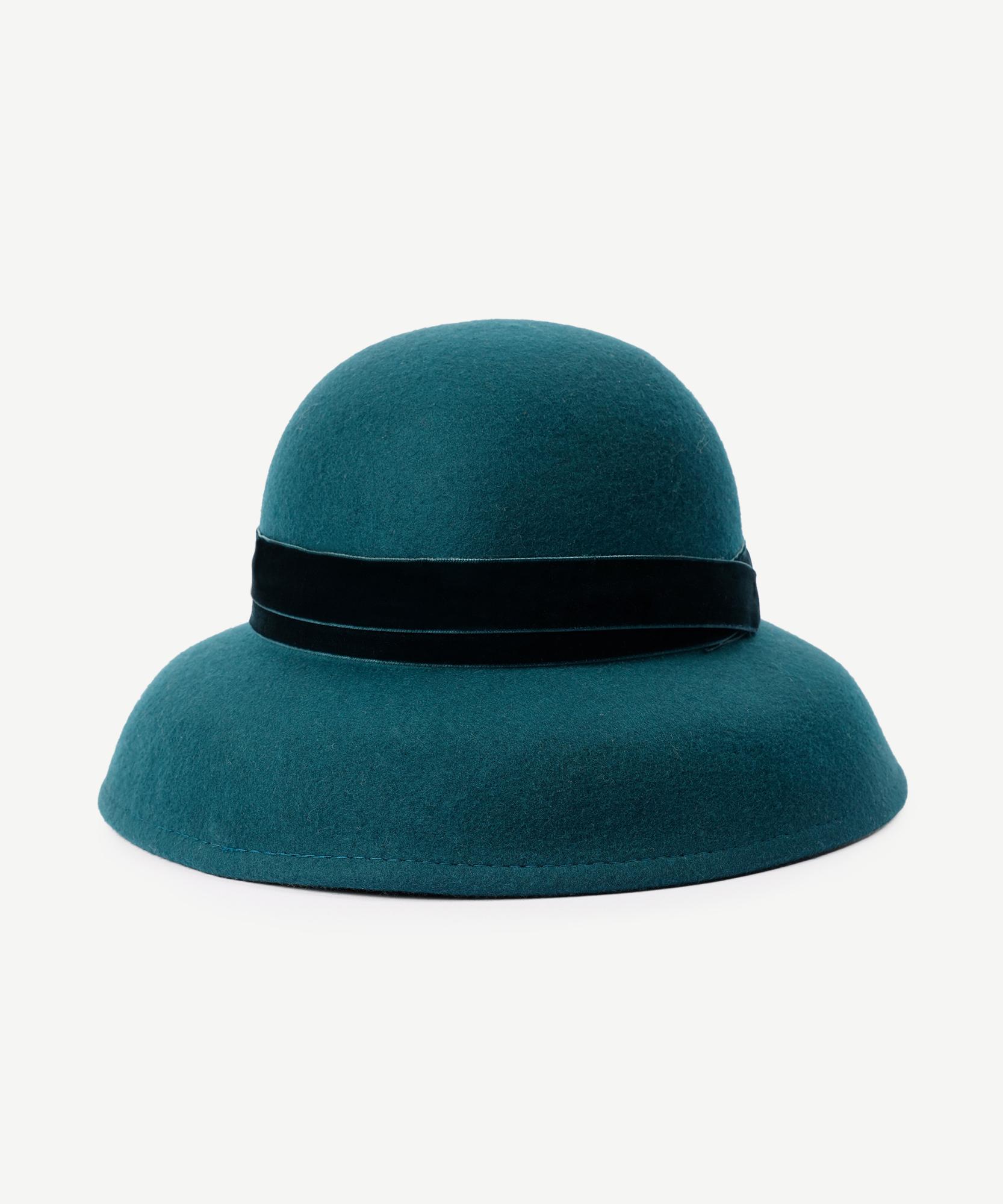 YARGICI Kadife Detaylı Retro Şapka