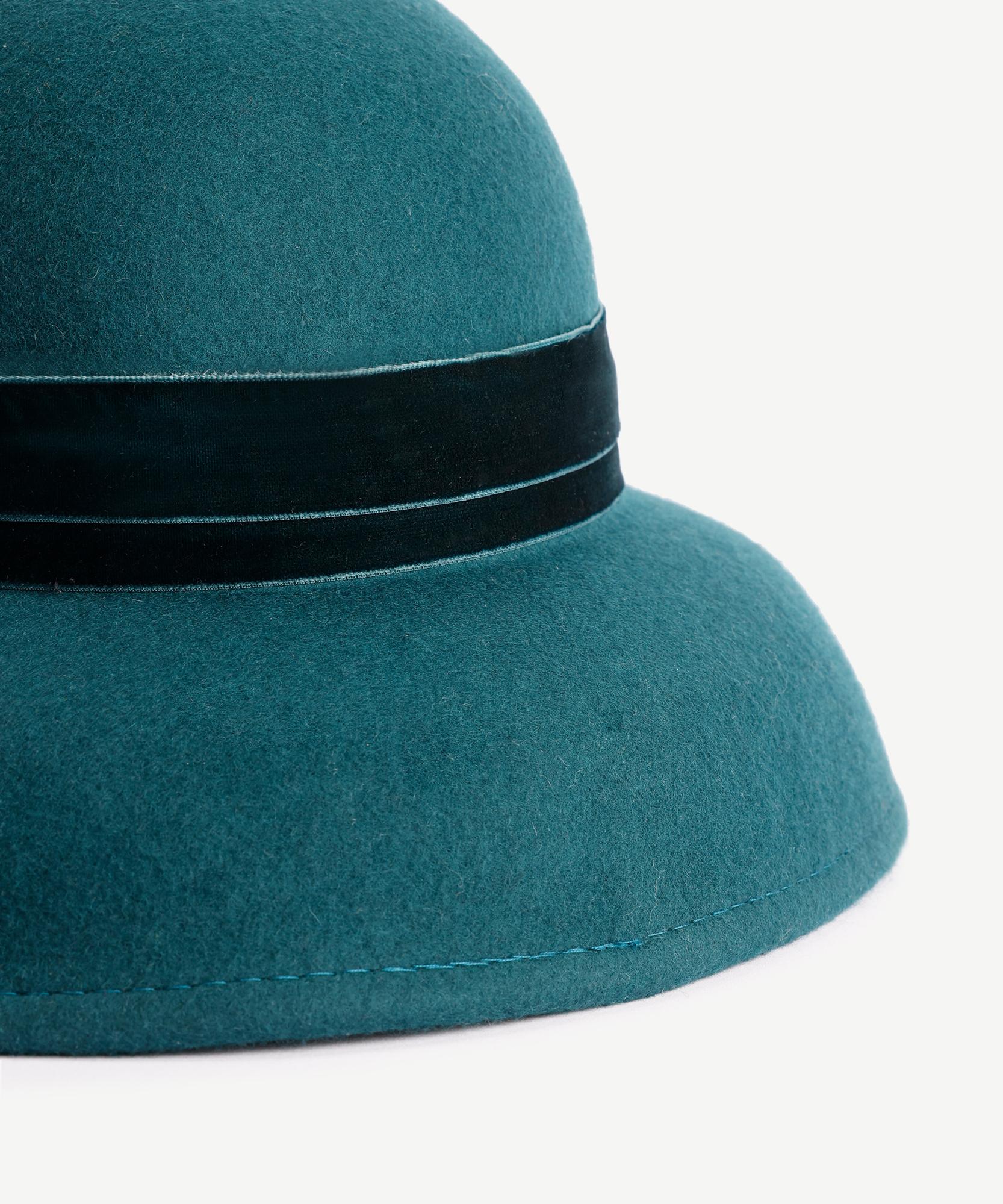 YARGICI Kadife Detaylı Retro Şapka