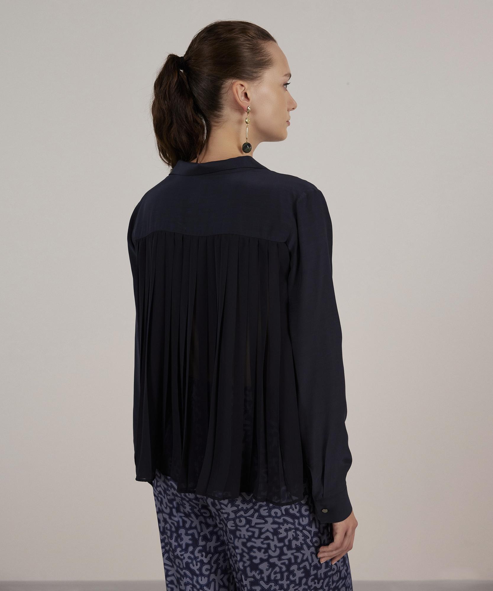 YARGICI Arka Detaylı Bluz