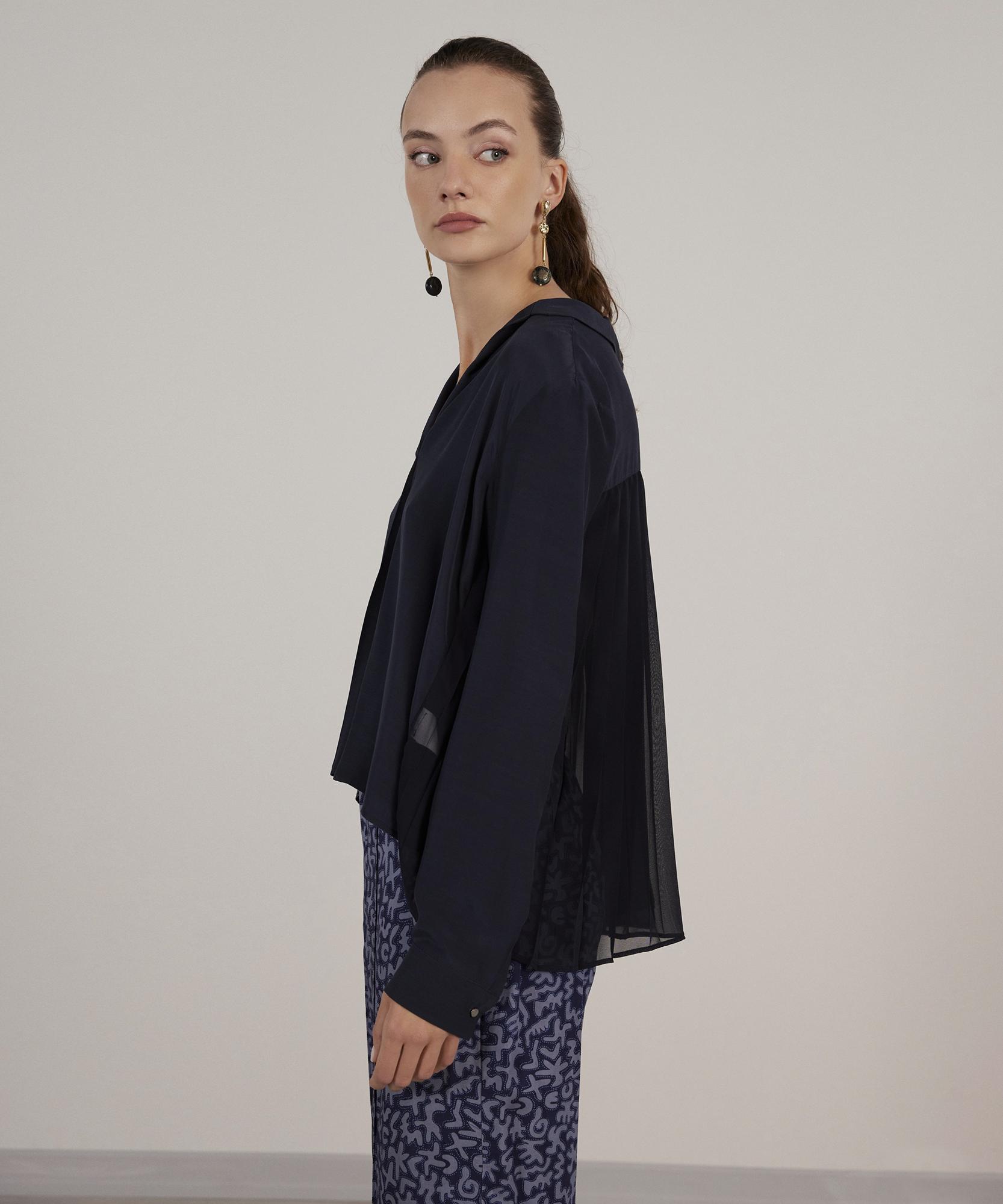 YARGICI Arka Detaylı Bluz