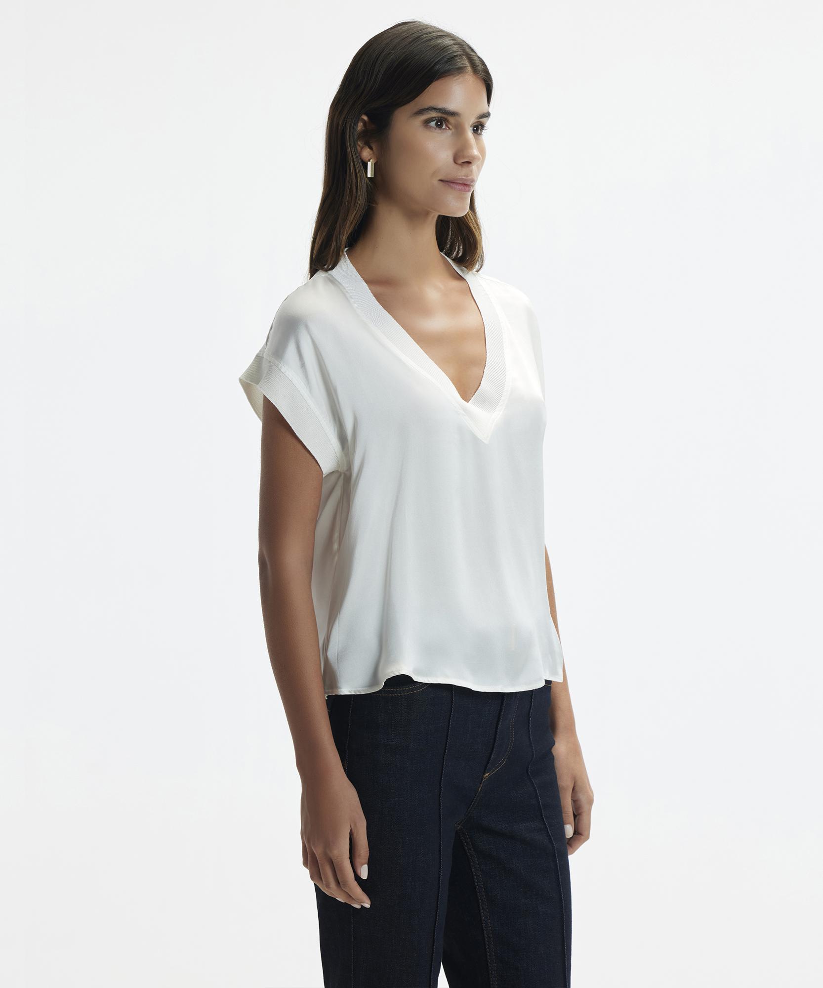 YARGICI V Yakalı Bluz