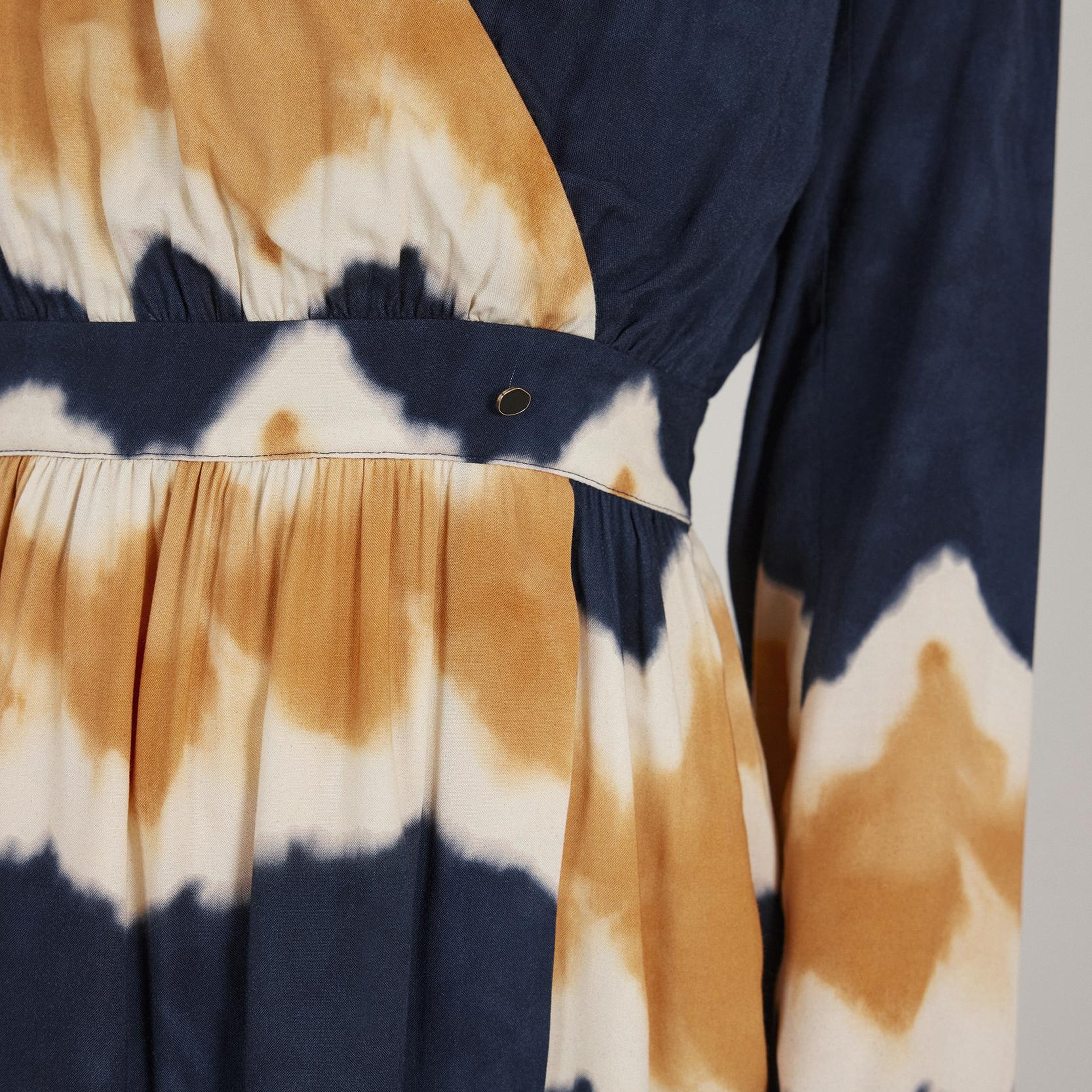 YARGICI V Yaka Elbise