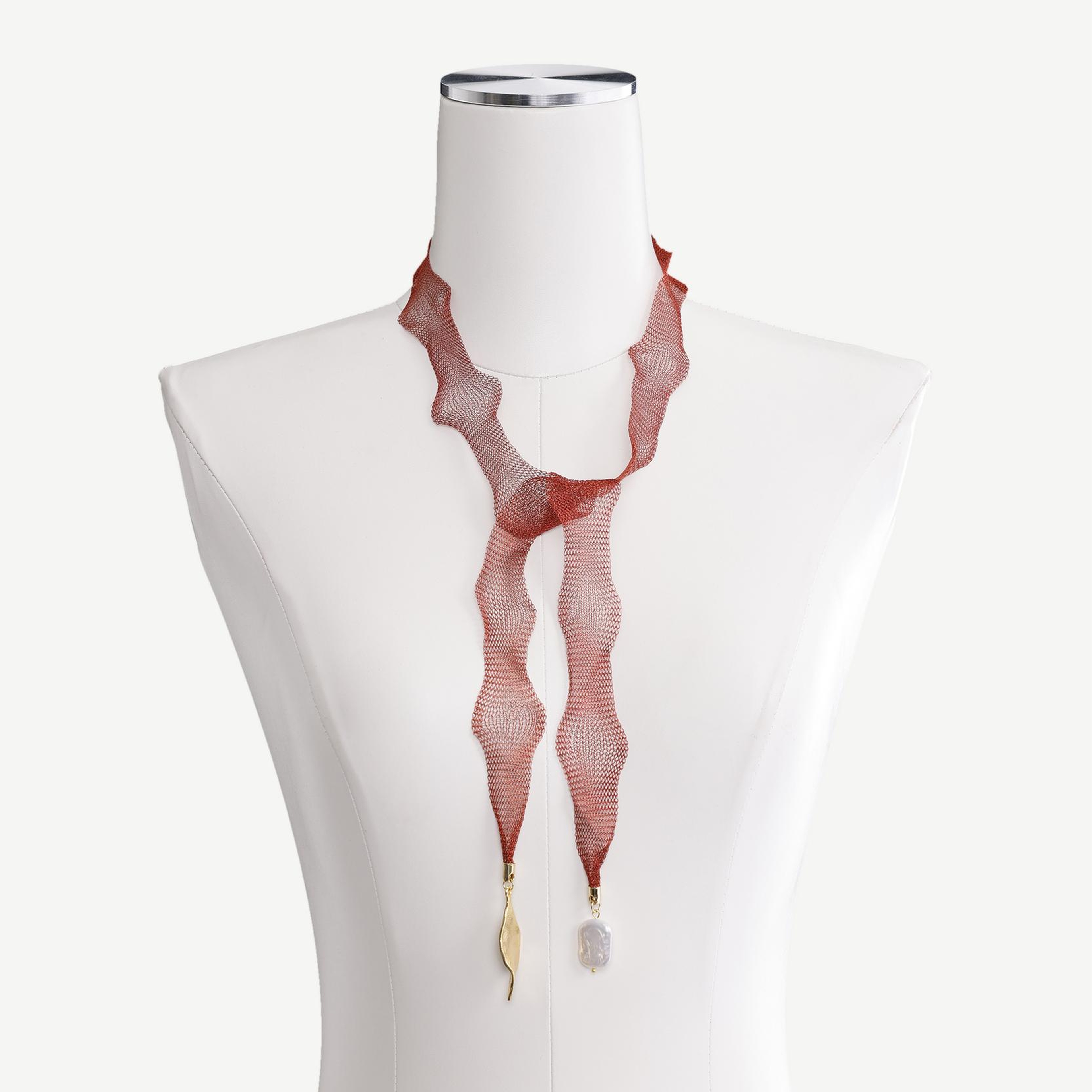 YARGICI Kurdele Detaylı Kolye