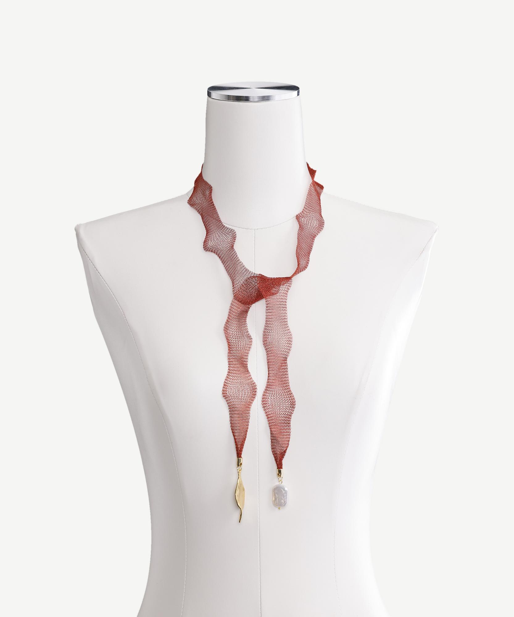 YARGICI Kurdele Detaylı Kolye