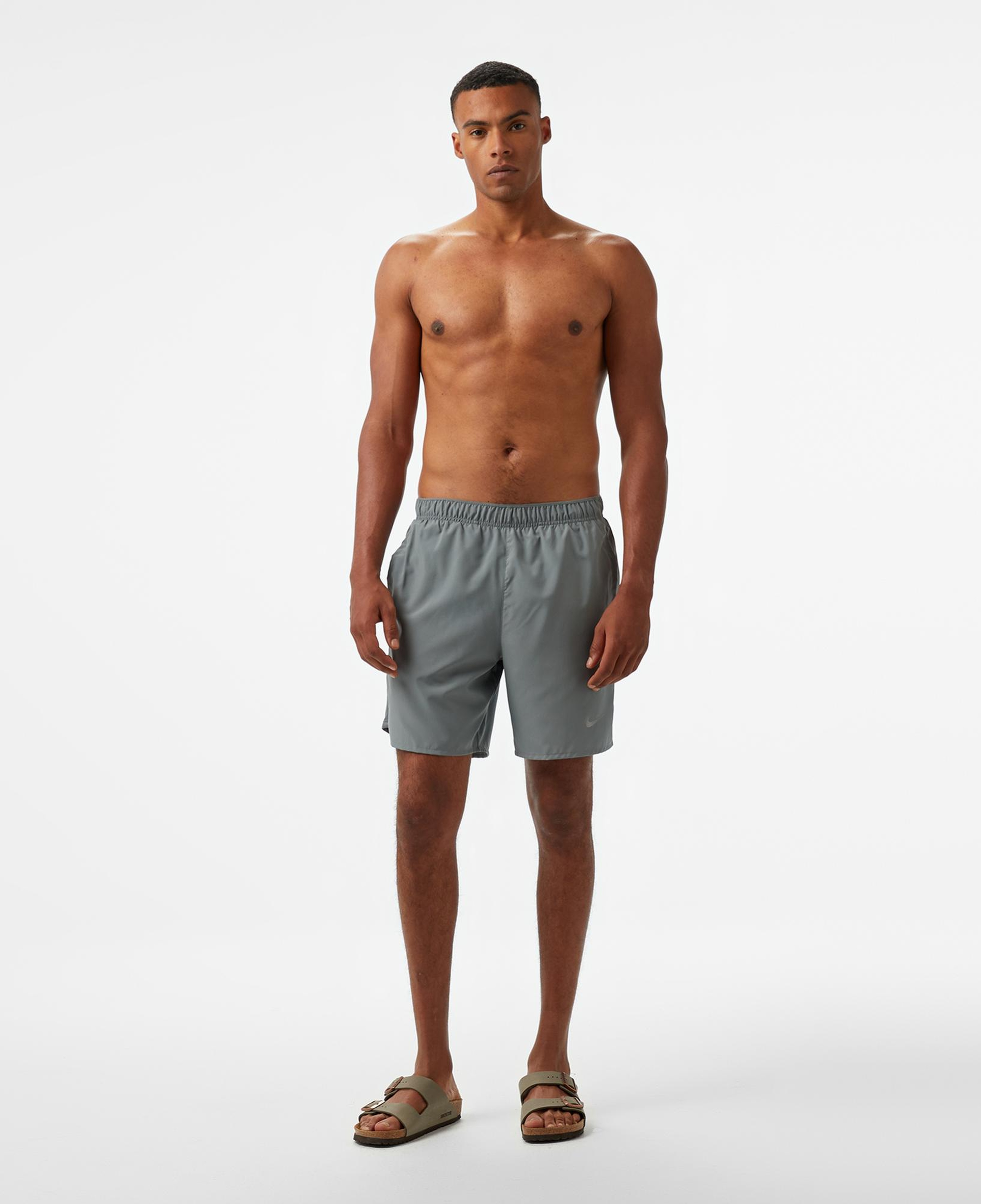 Nike Dri-Fit Challenger 18cm Erkek Gri Şort