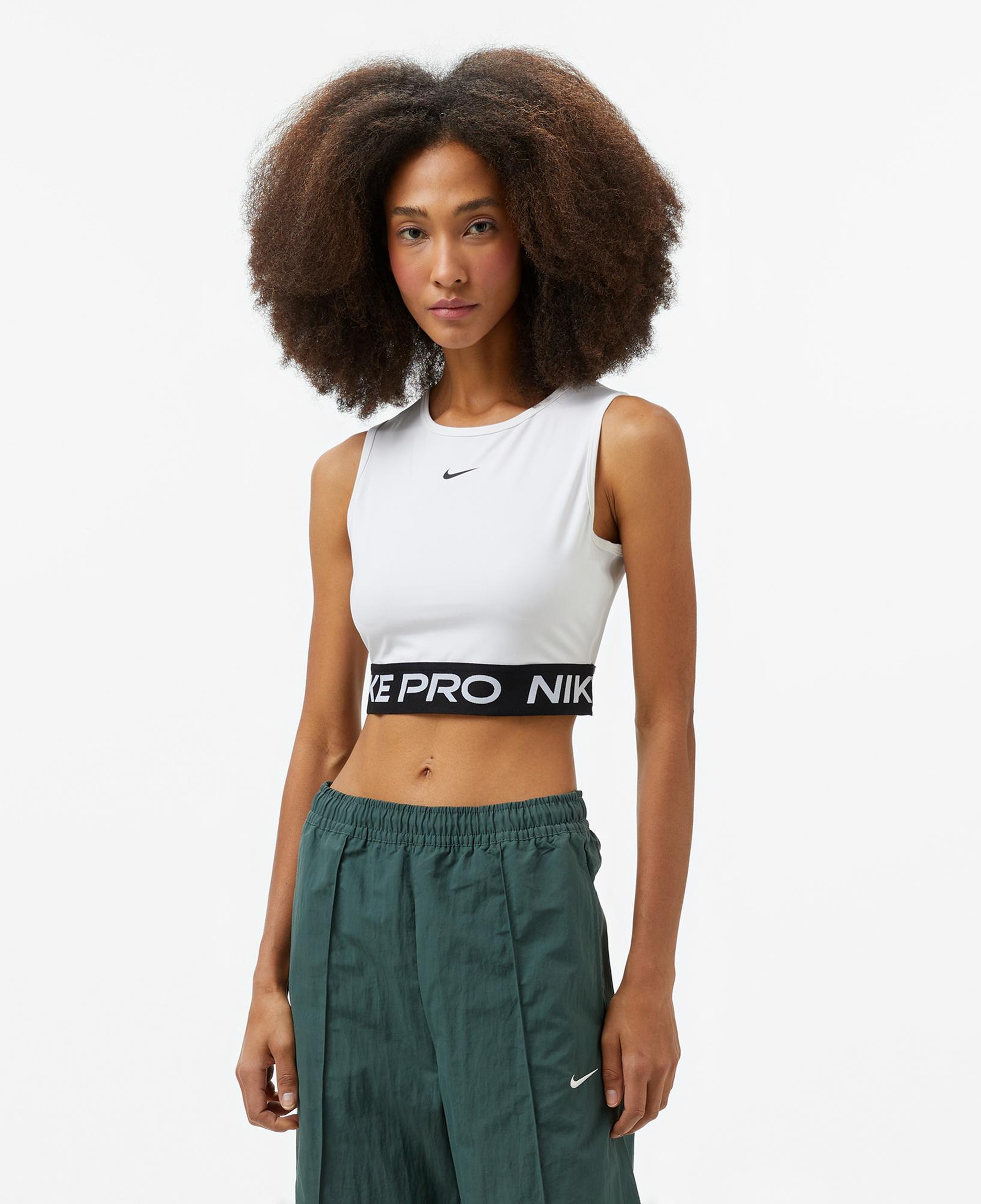 Nike Pro Dri-Fit Kadın Beyaz Crop T-Shirt