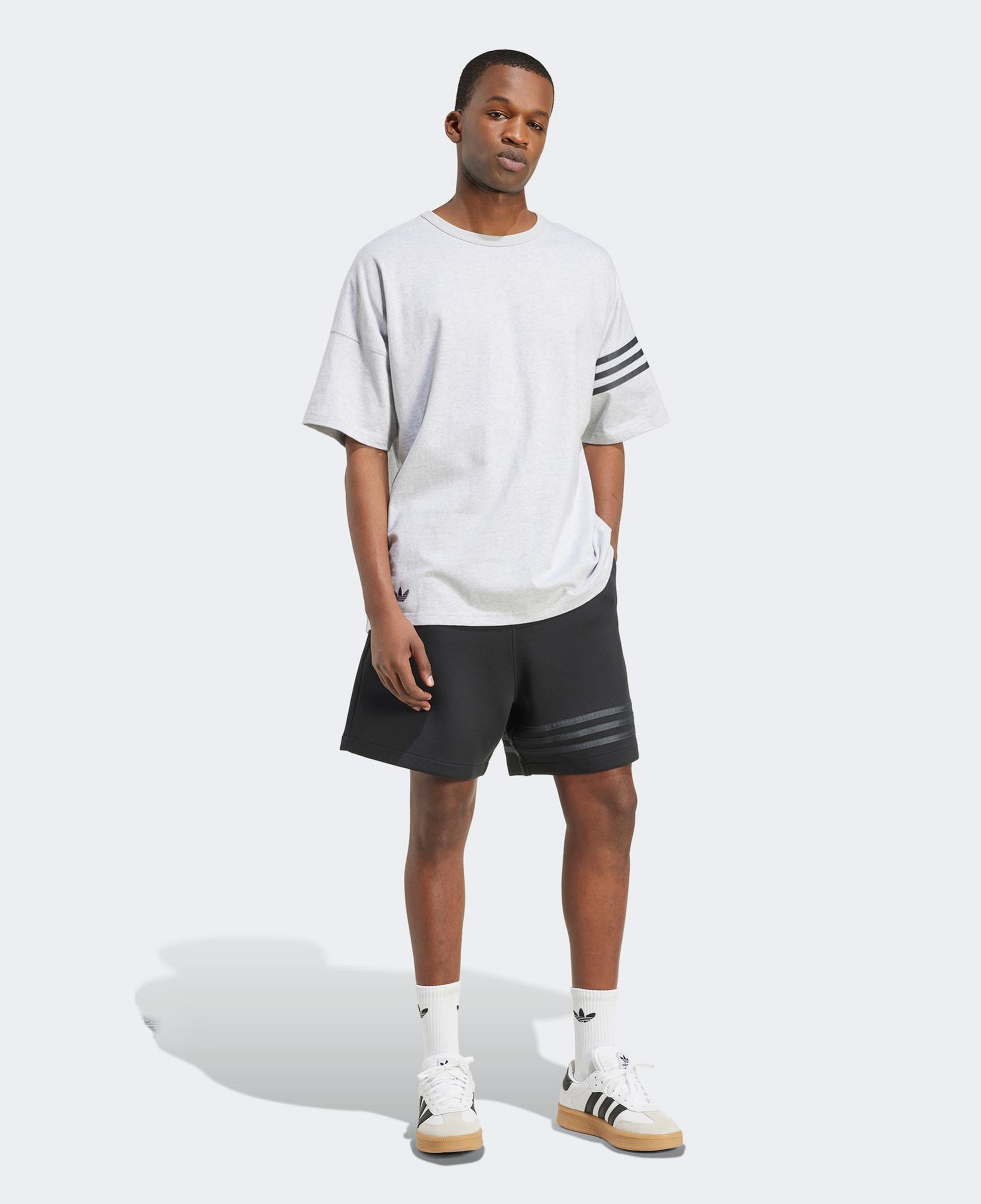 adidas Neuclassics Erkek Gri T-Shirt