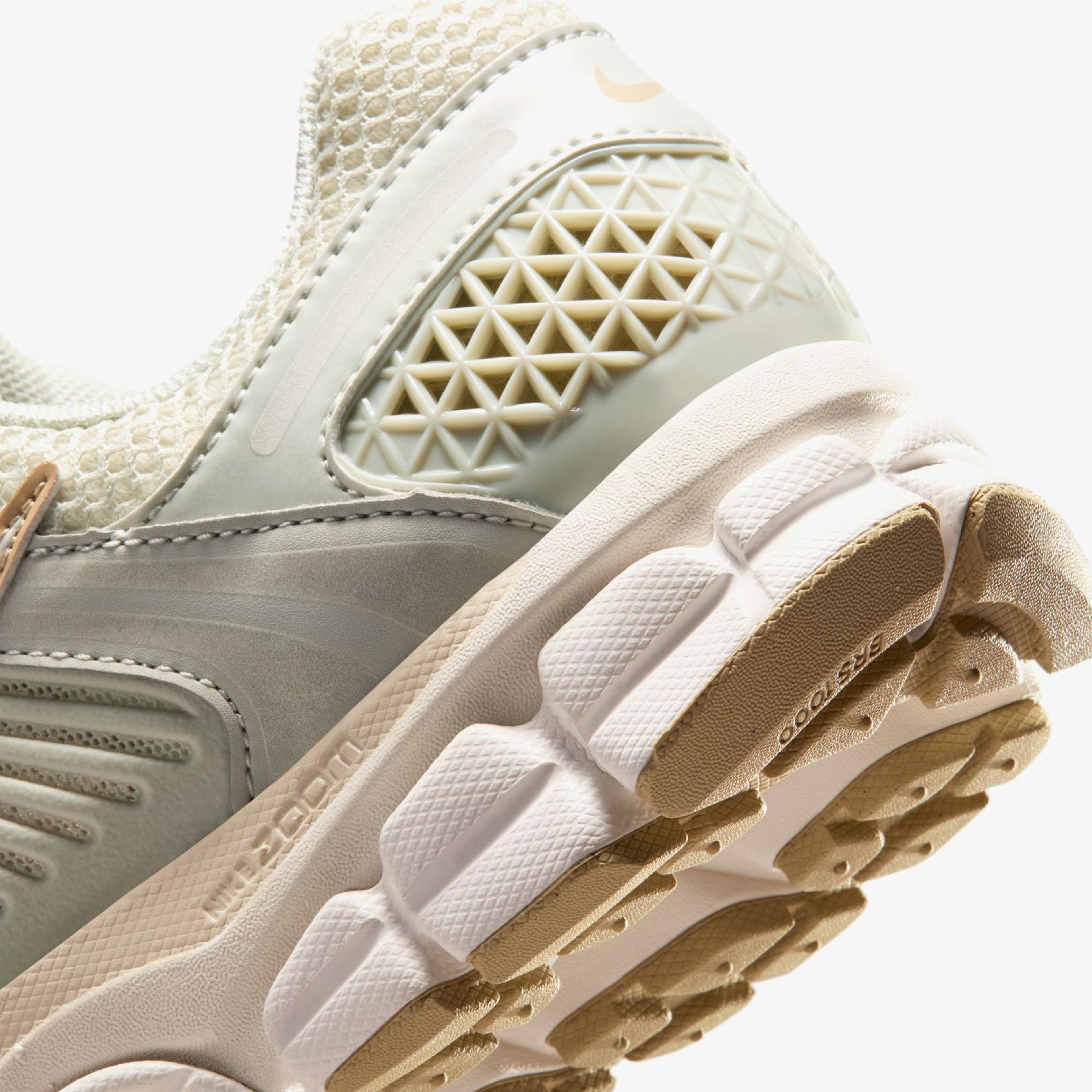 Nike Zoom Vomero 5 Kadın Krem Rengi Spor Ayakkabı