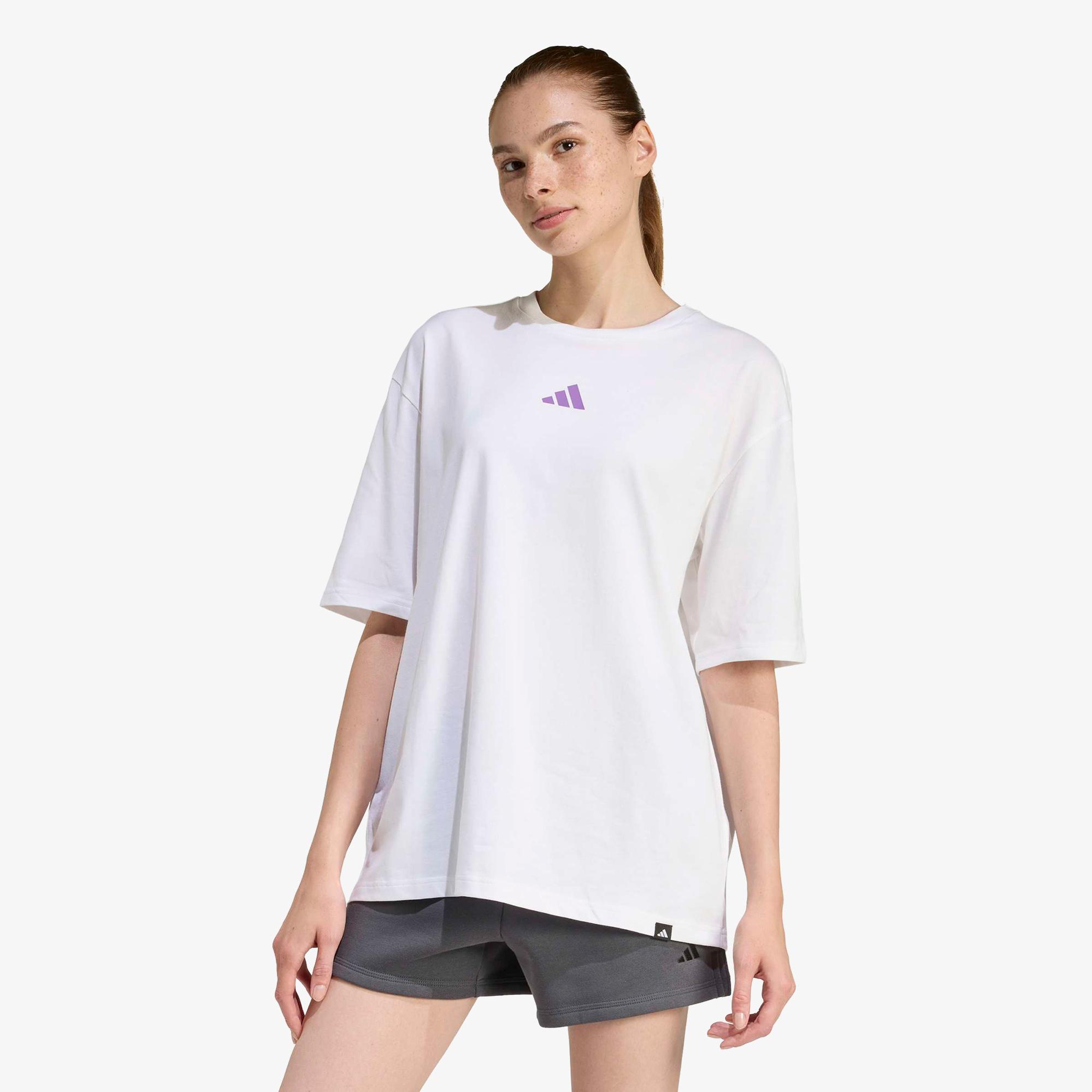 adidas Soft Sports Graphic Kadın Beyaz T-Shirt