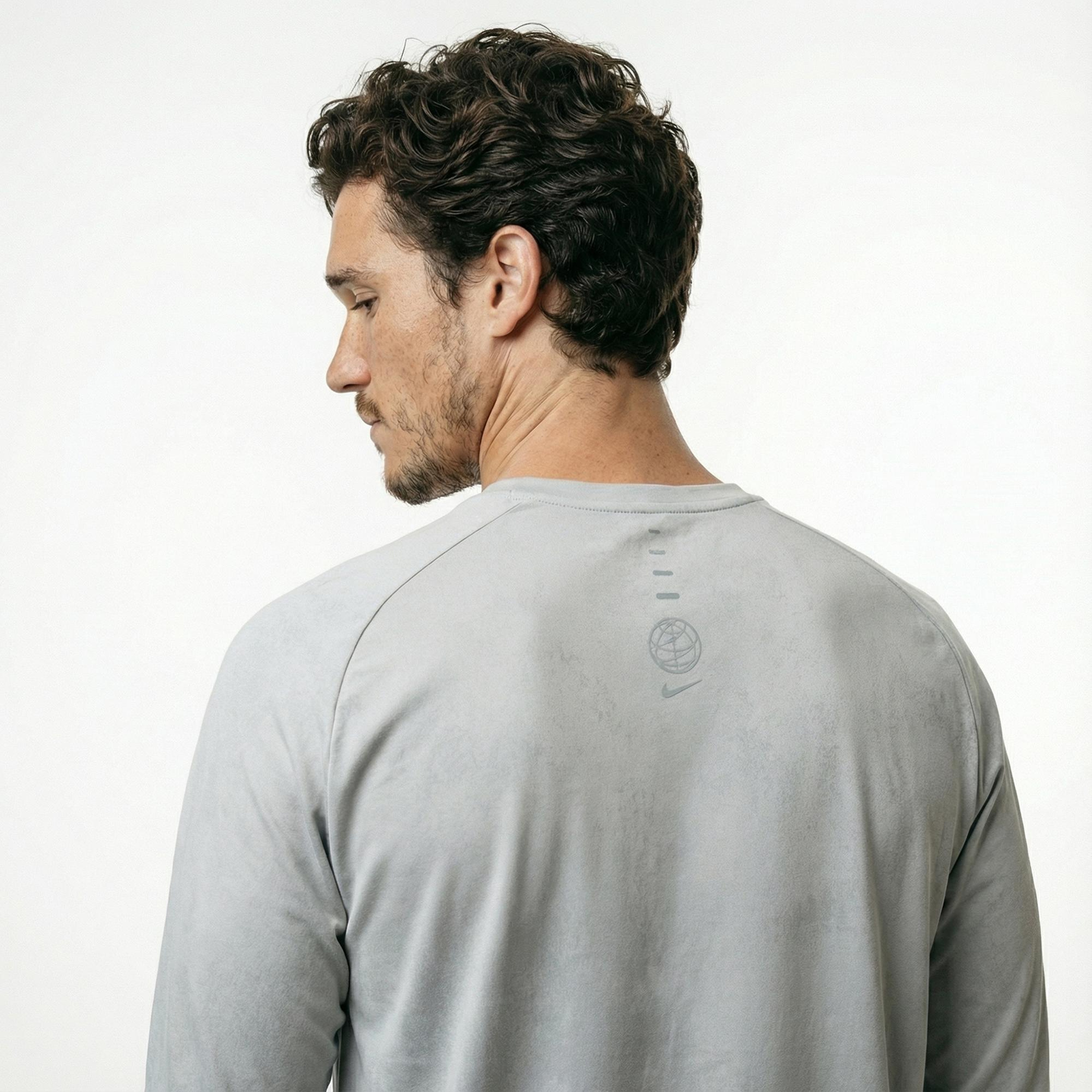 Nike Dri-Fit Stride Erkek Gri Uzun Kollu T-Shirt