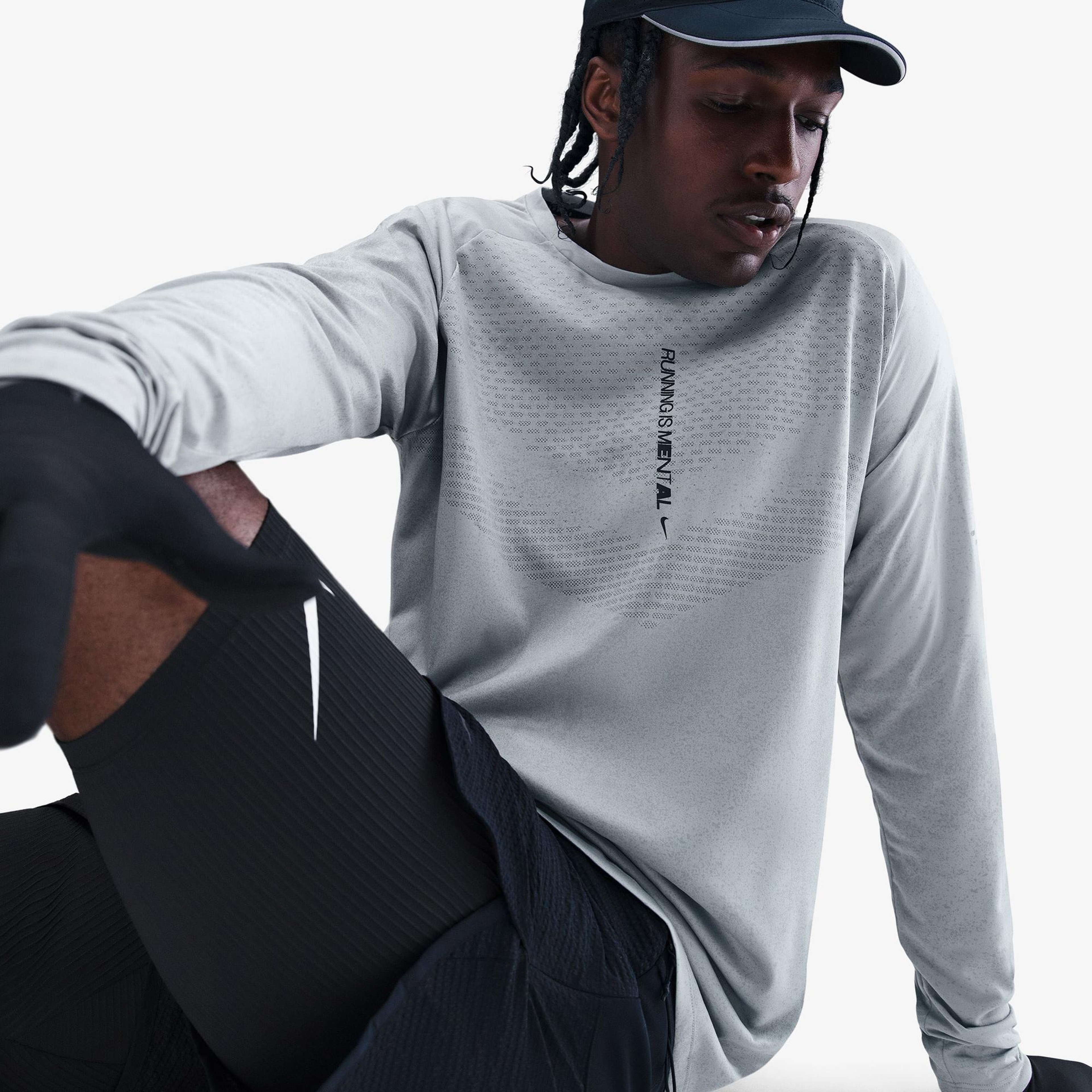 Nike Dri-Fit Stride Erkek Gri Uzun Kollu T-Shirt