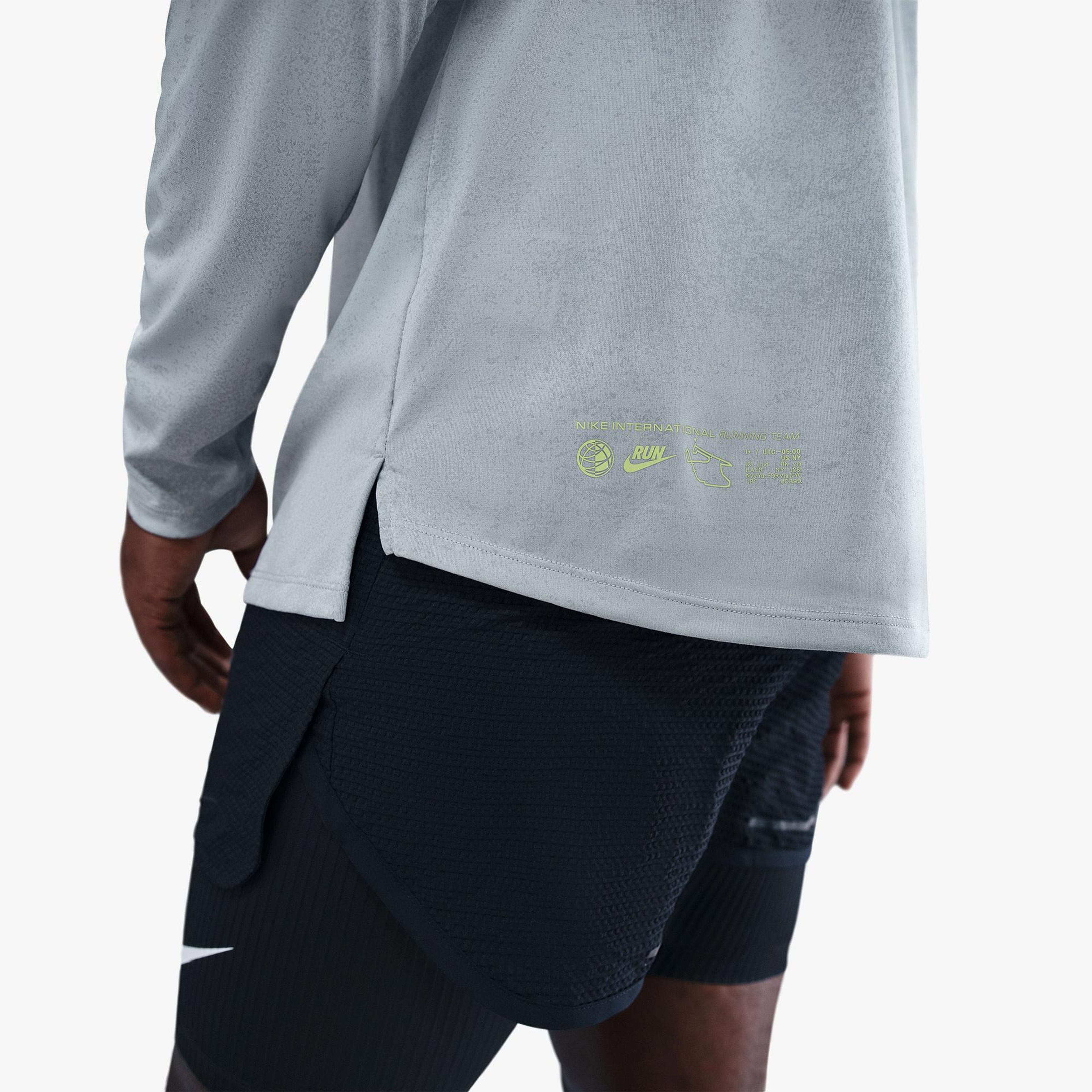 Nike Dri-Fit Stride Erkek Gri Uzun Kollu T-Shirt