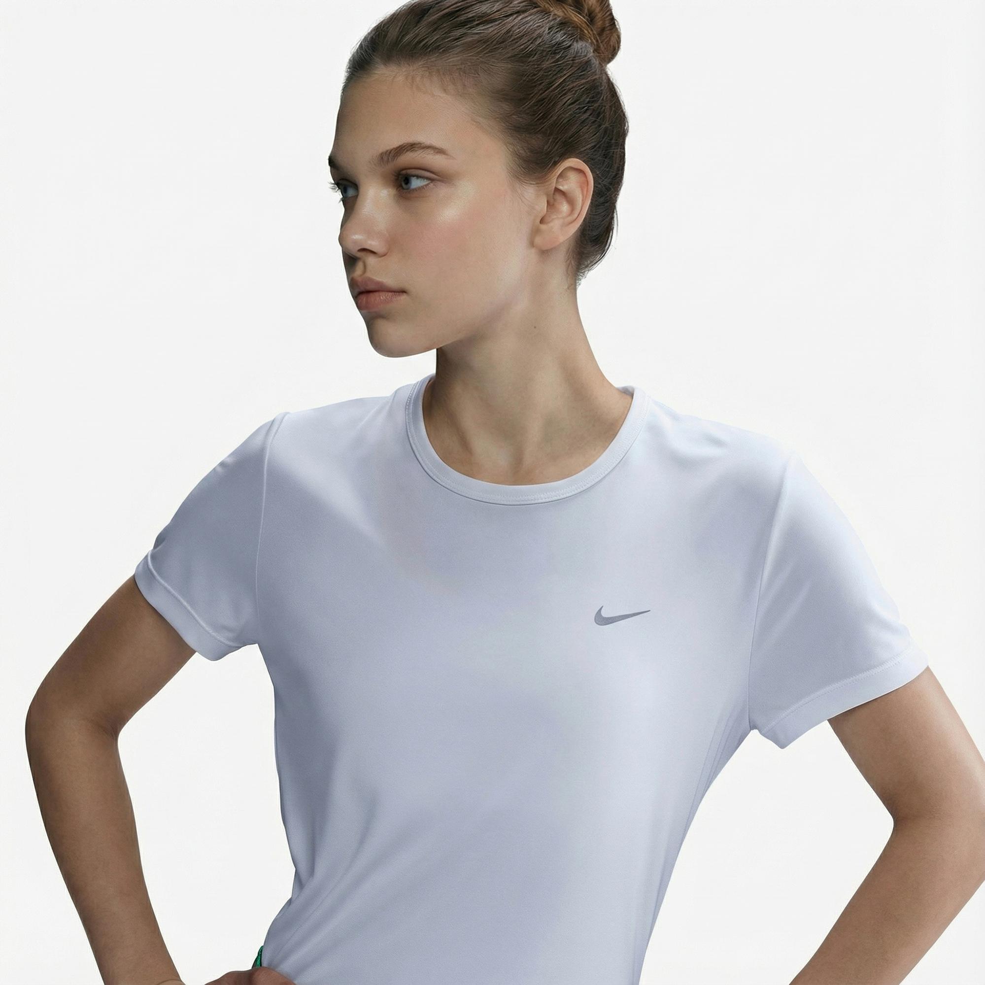 Nike Tempo Dri-Fit Kadın Beyaz T-Shirt