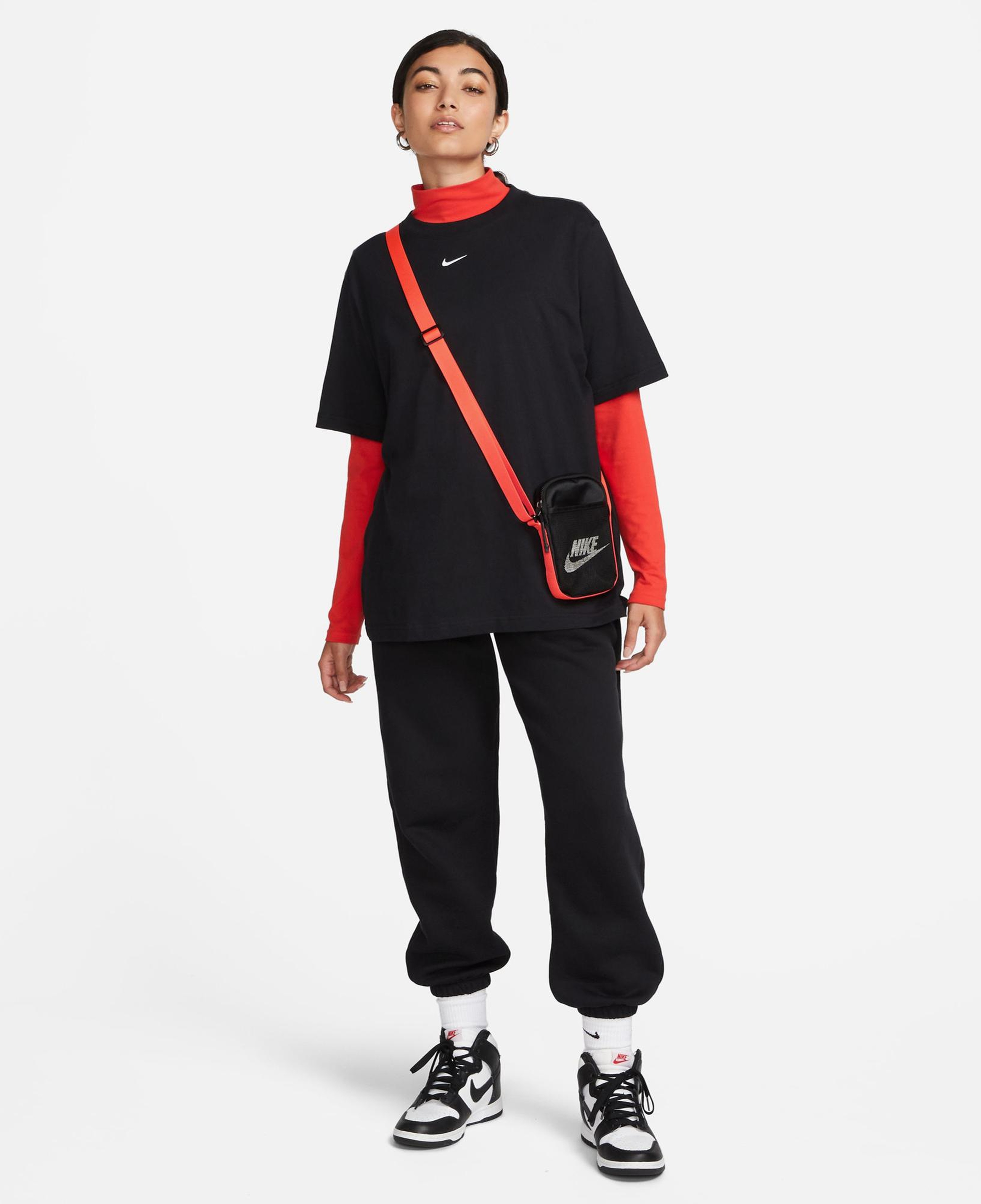 Nike Sportswear Essential Kadın Siyah T-Shirt