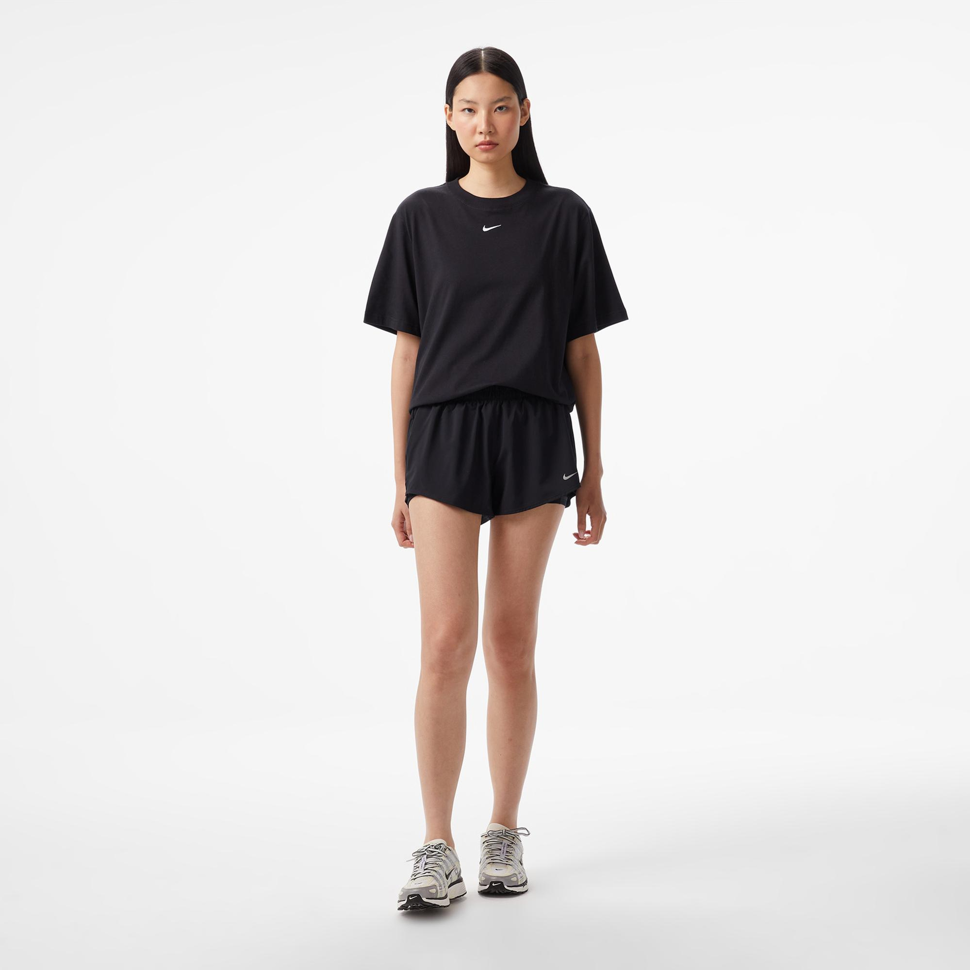 Nike Sportswear Essential Kadın Siyah T-Shirt