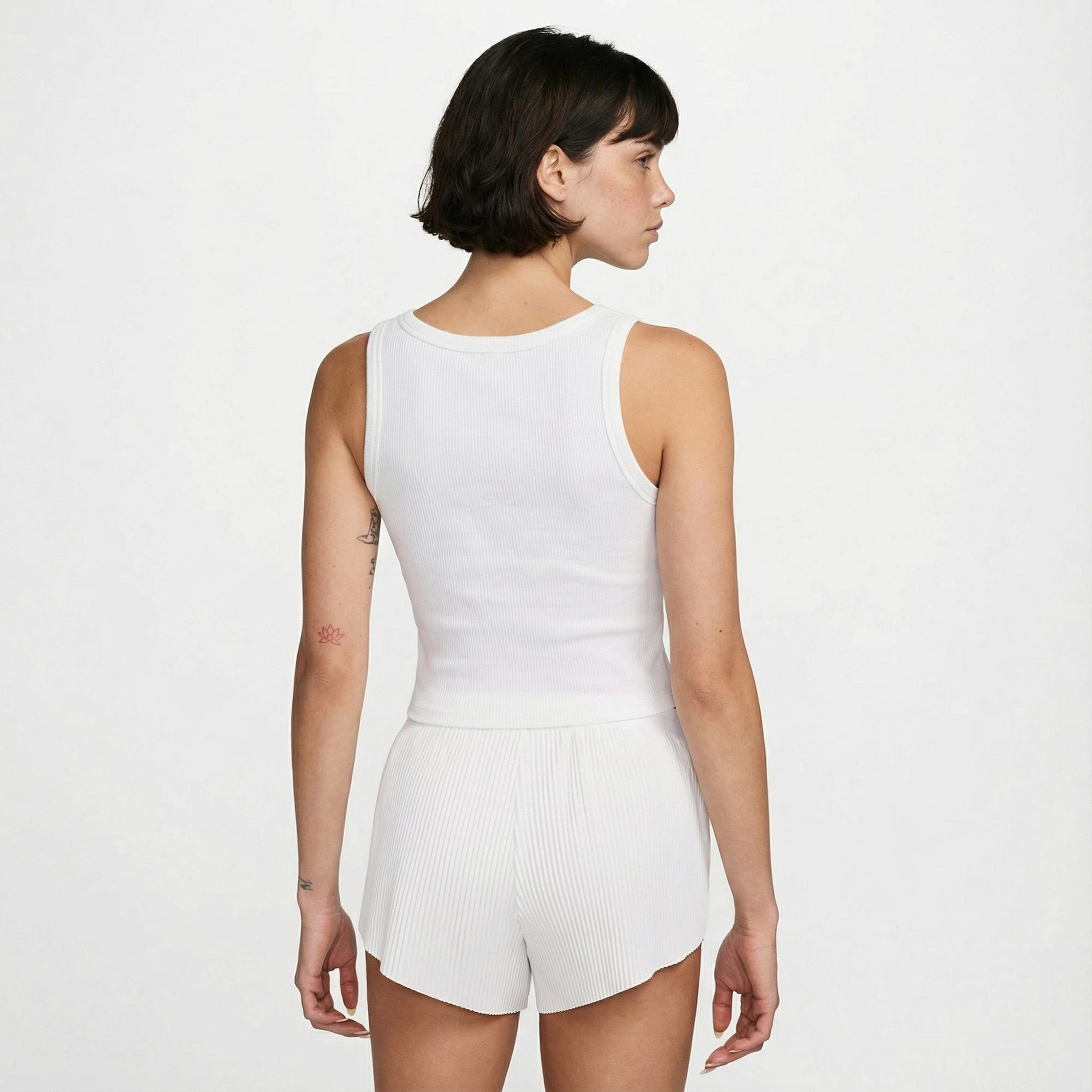 Nike AeroSwift Dri-Fit Adventure Kadın Beyaz Crop T-Shirt