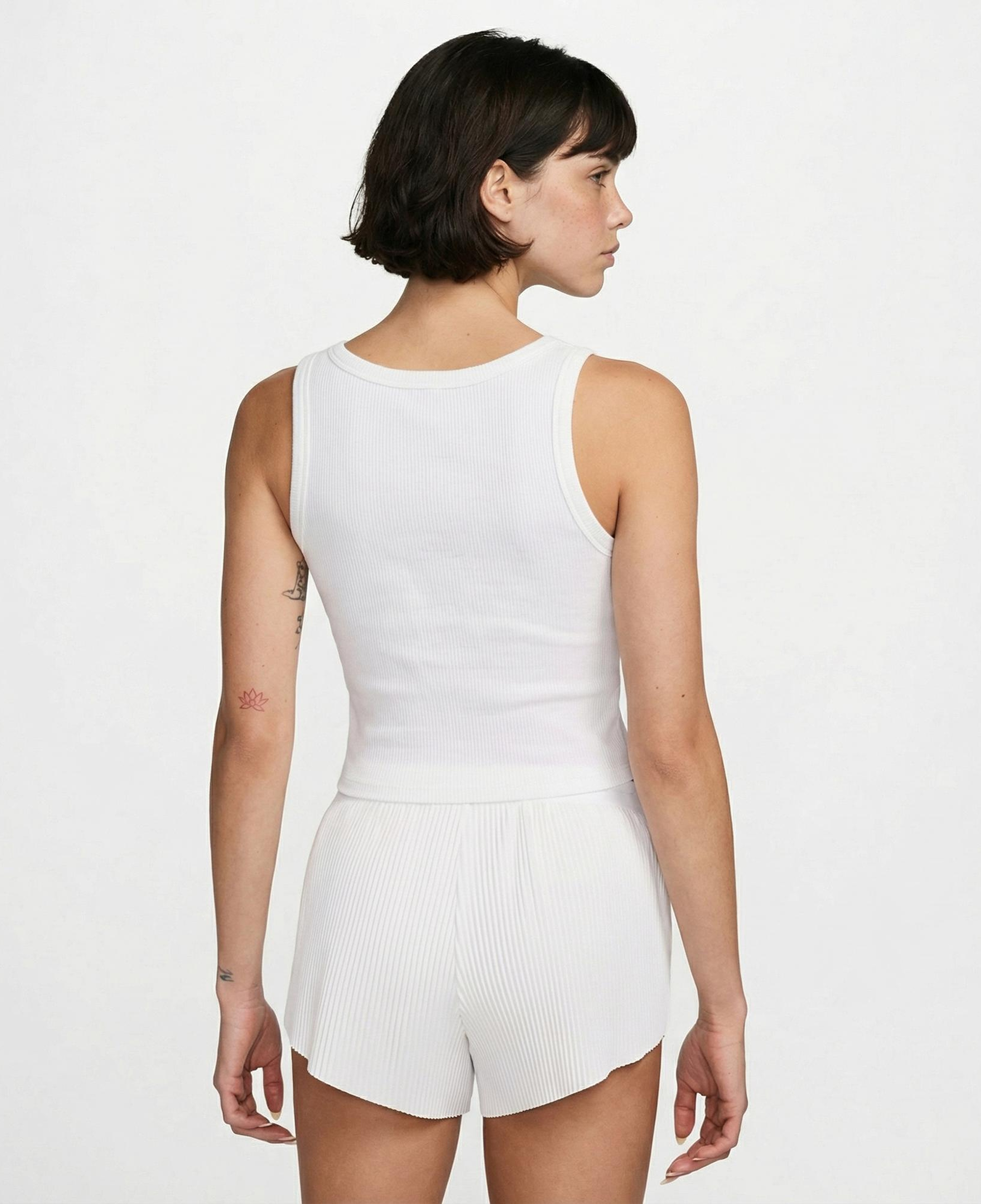 Nike AeroSwift Dri-Fit Adventure Kadın Beyaz Crop T-Shirt