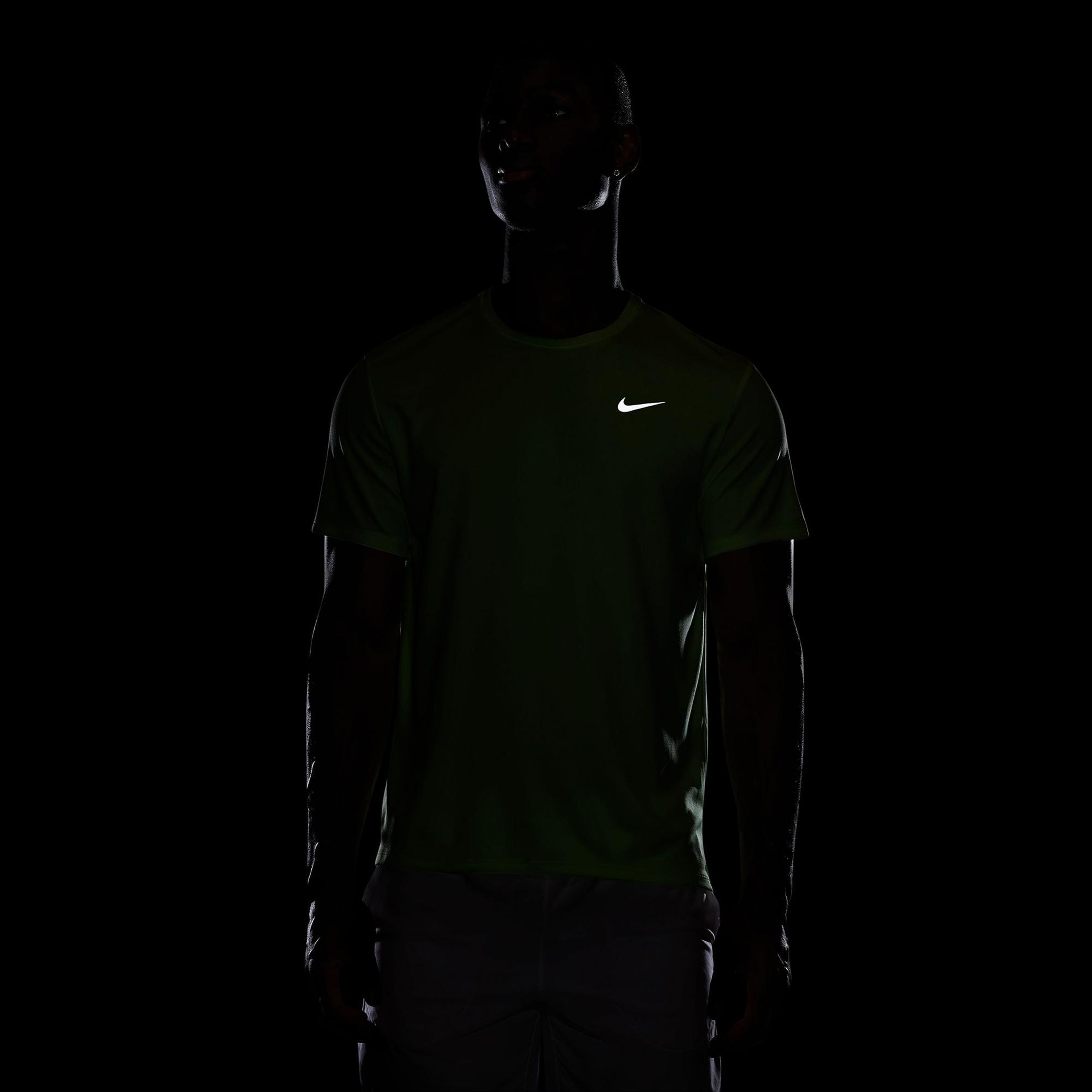 Nike Dri-Fit Miler Erkek Yeşil T-Shirt