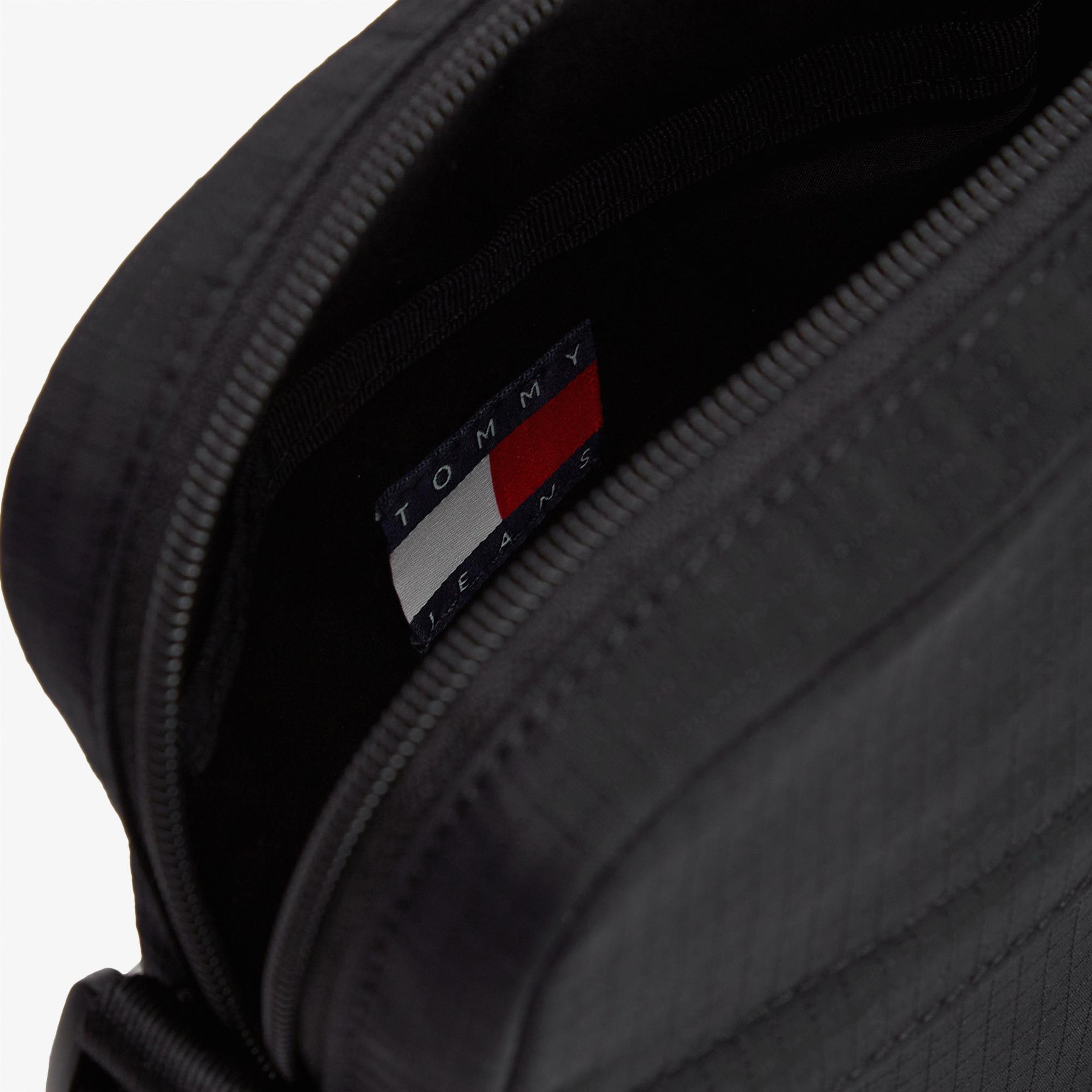 Tommy Hilfiger Essential Daily Erkek Siyah Çapraz Çanta