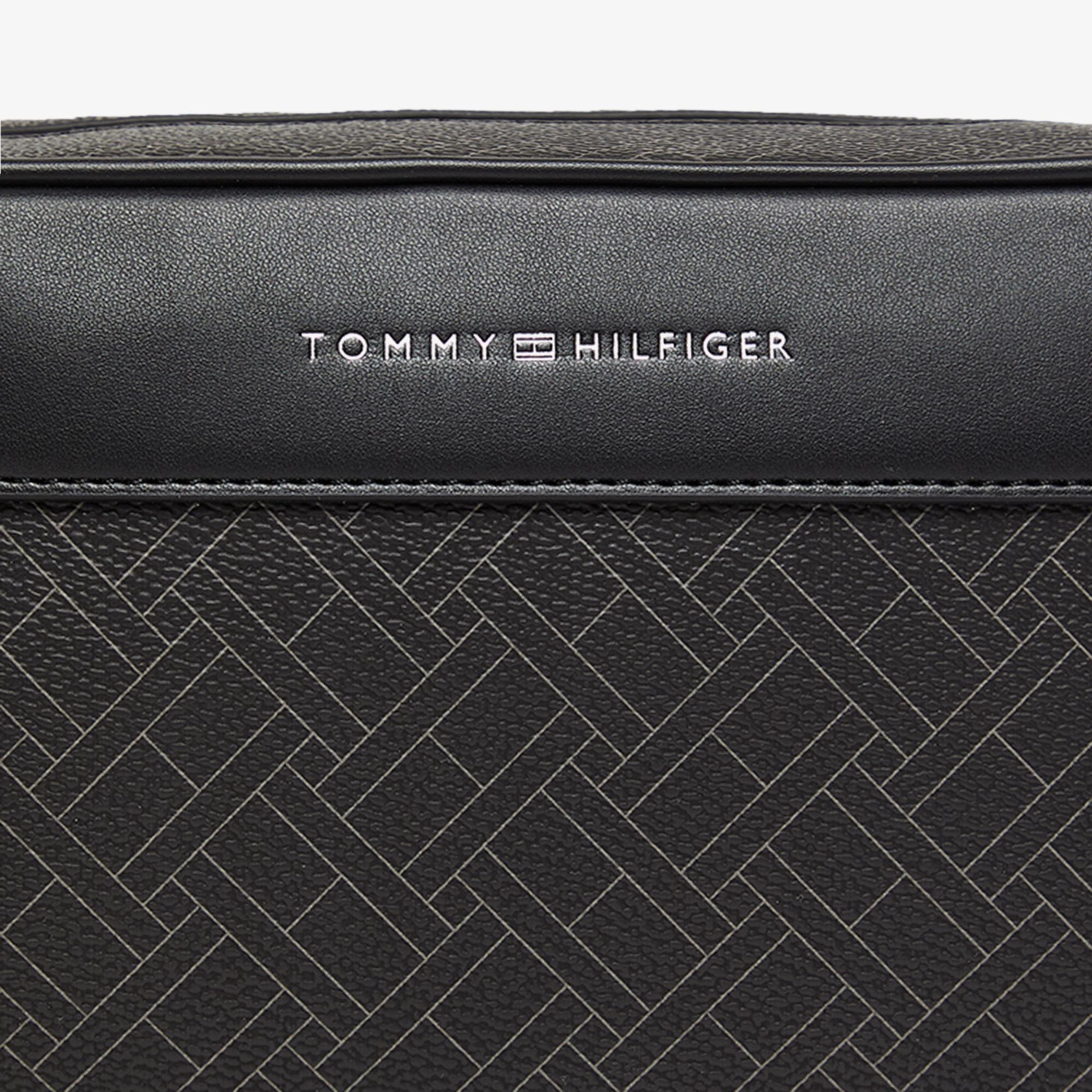 Tommy Hilfiger Flag Monogram Erkek Siyah Sırt Çantası