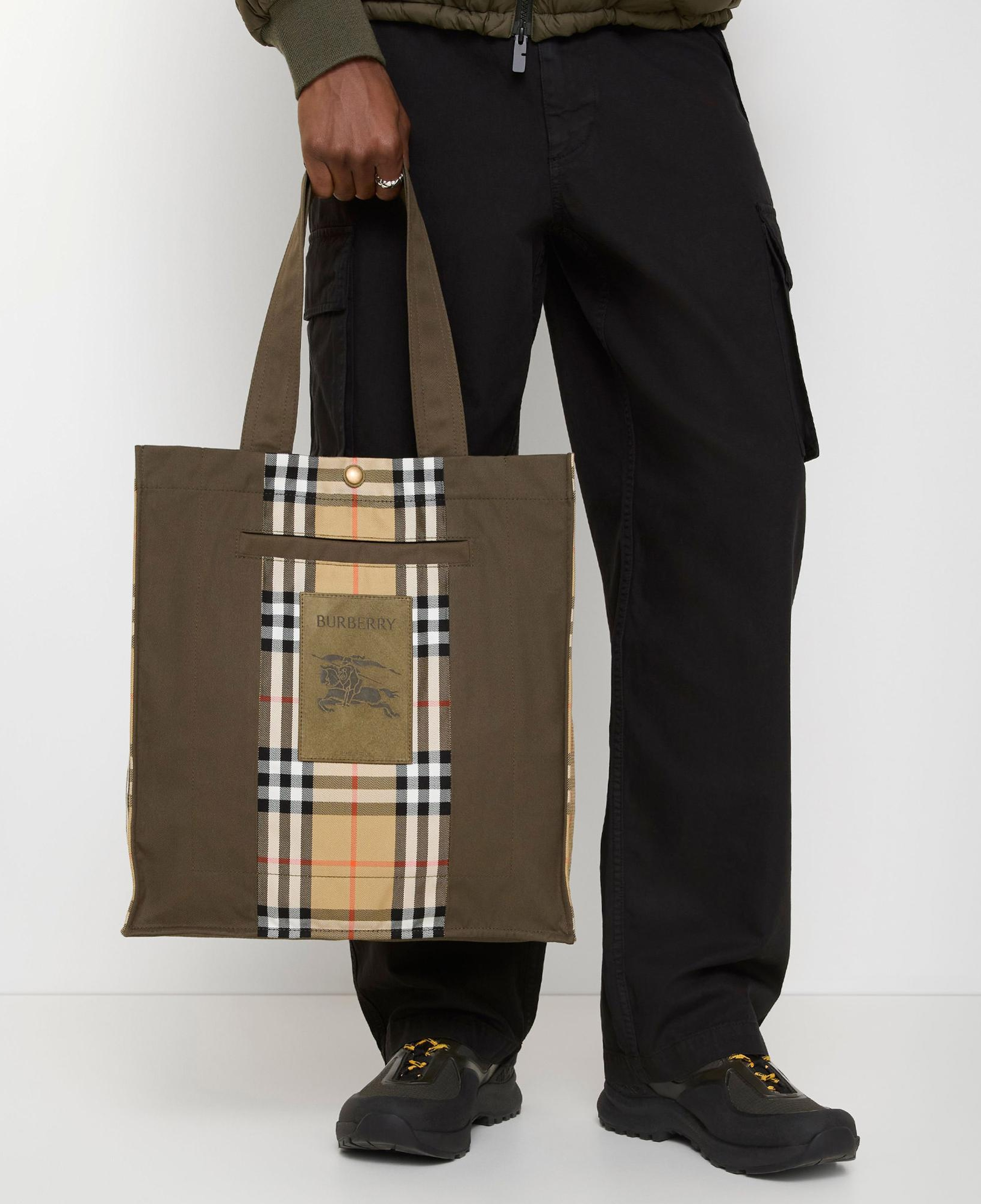 Burberry Check Trench Tote Erkek Haki Omuz Çantası