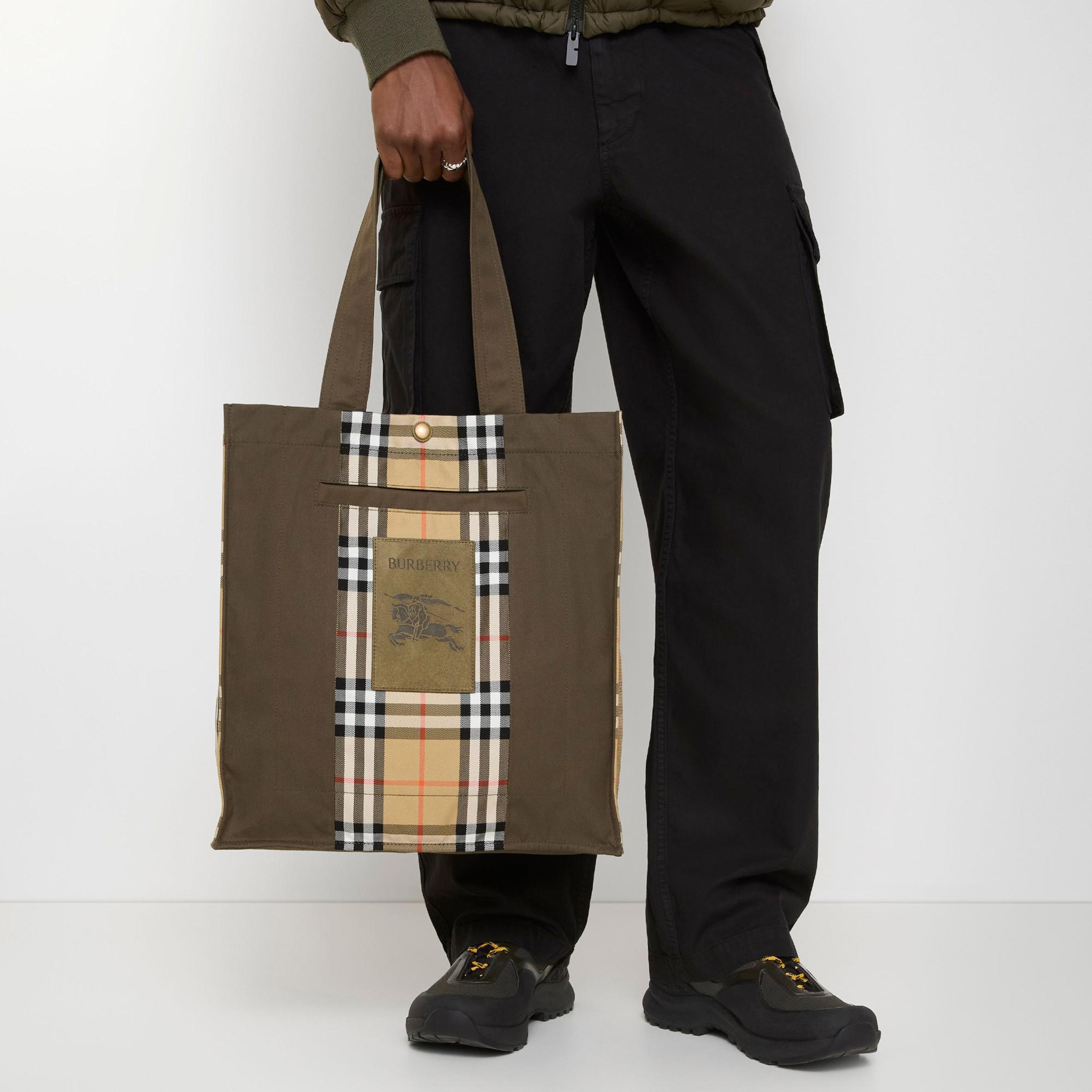 Burberry Check Trench Tote Erkek Haki Omuz Çantası