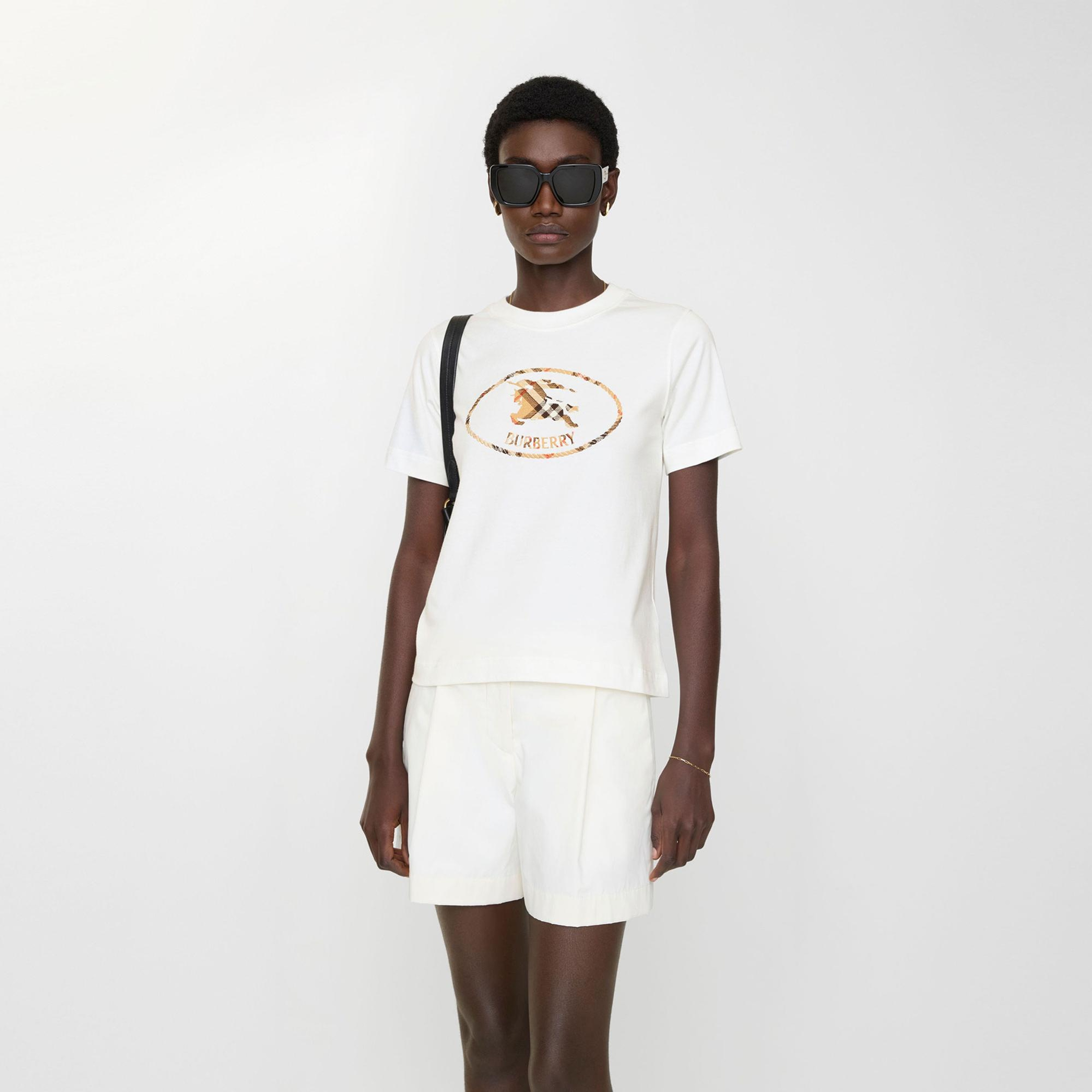 Burberry Check Knight Stamp Cotton Kadın Beyaz T-Shirt