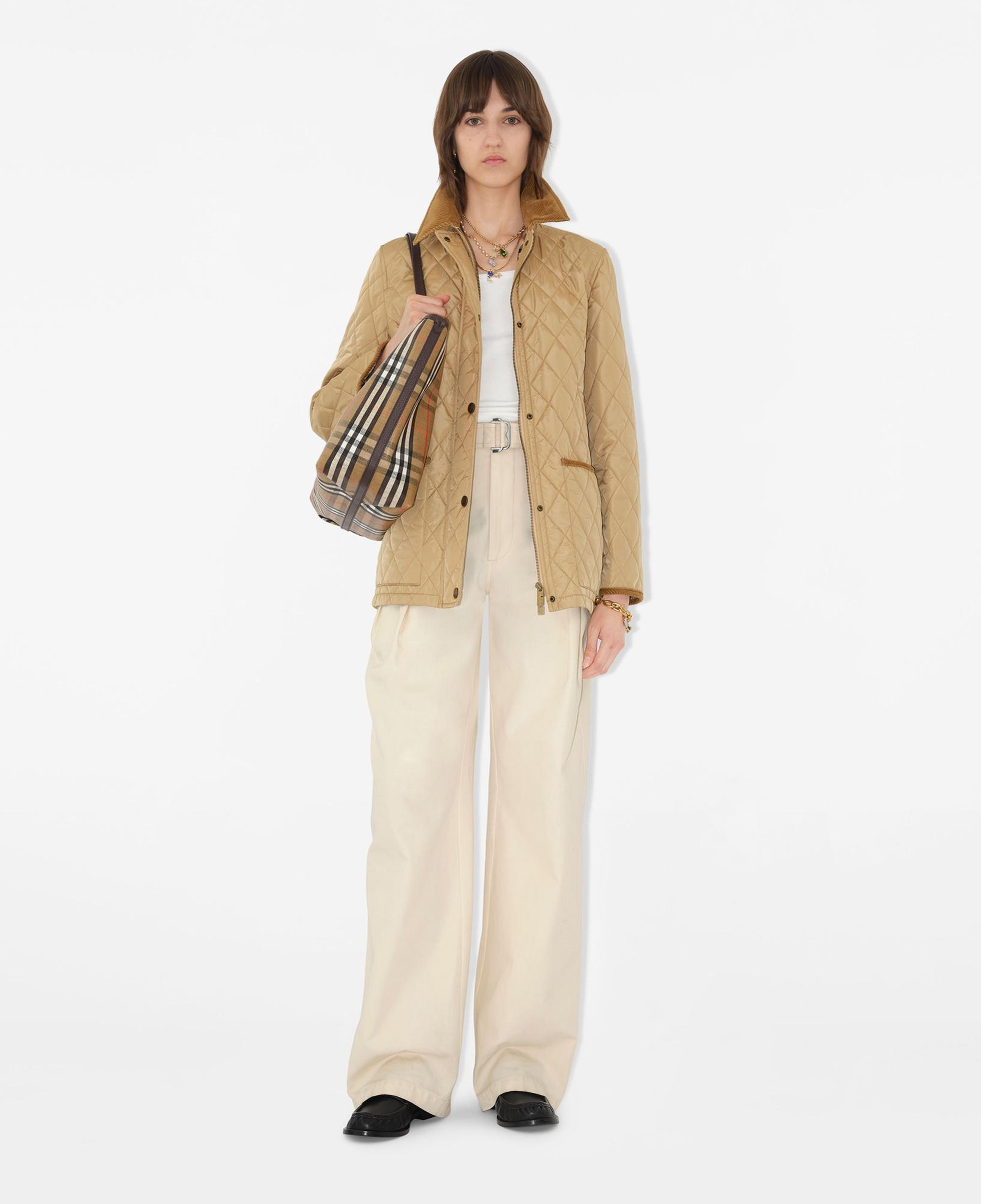 Burberry Quilted Nylon Barn Kadın Bej Mont