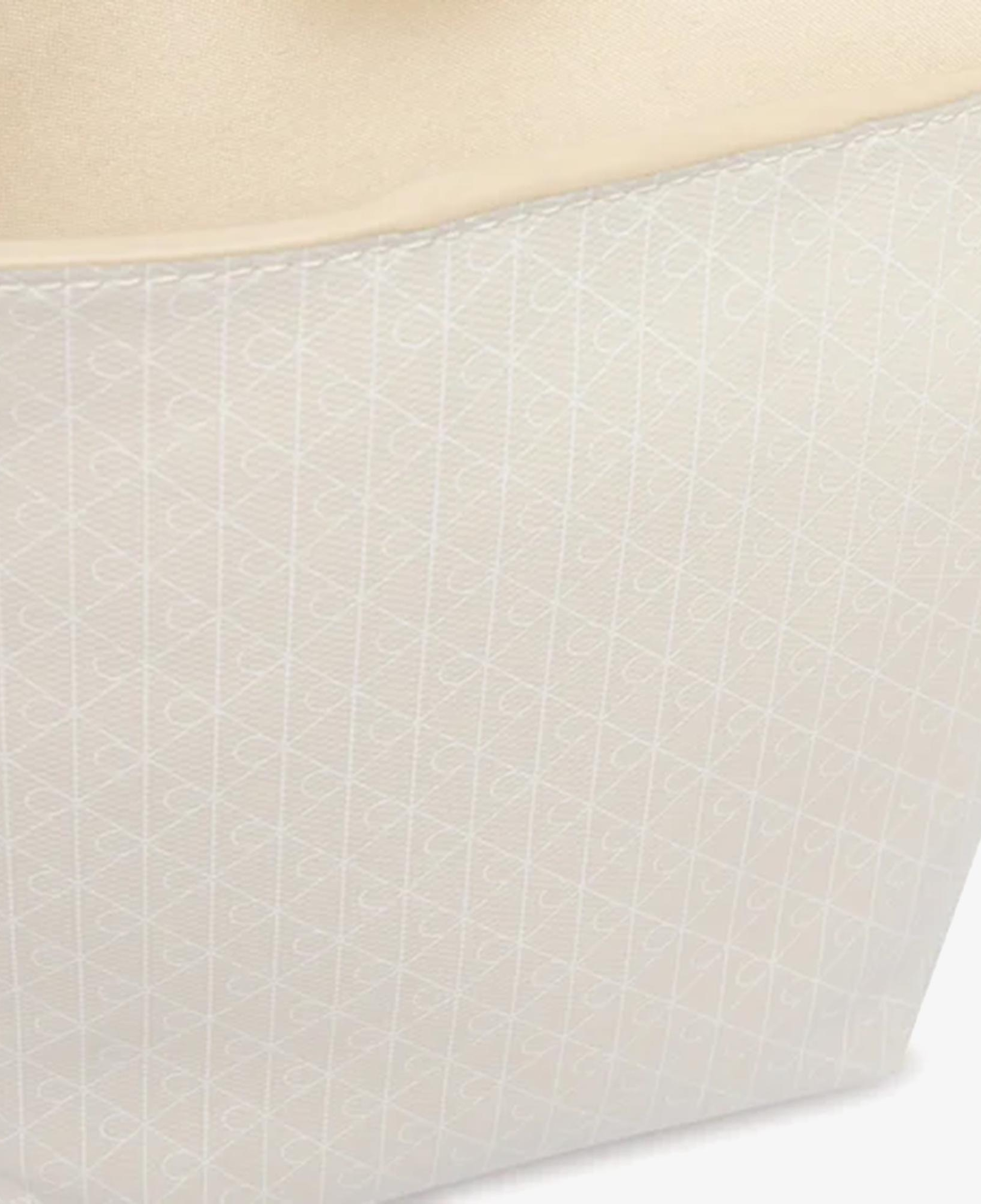 Calvin Klein Emblem Bucket Crossbody Kadın Beyaz El Çantası