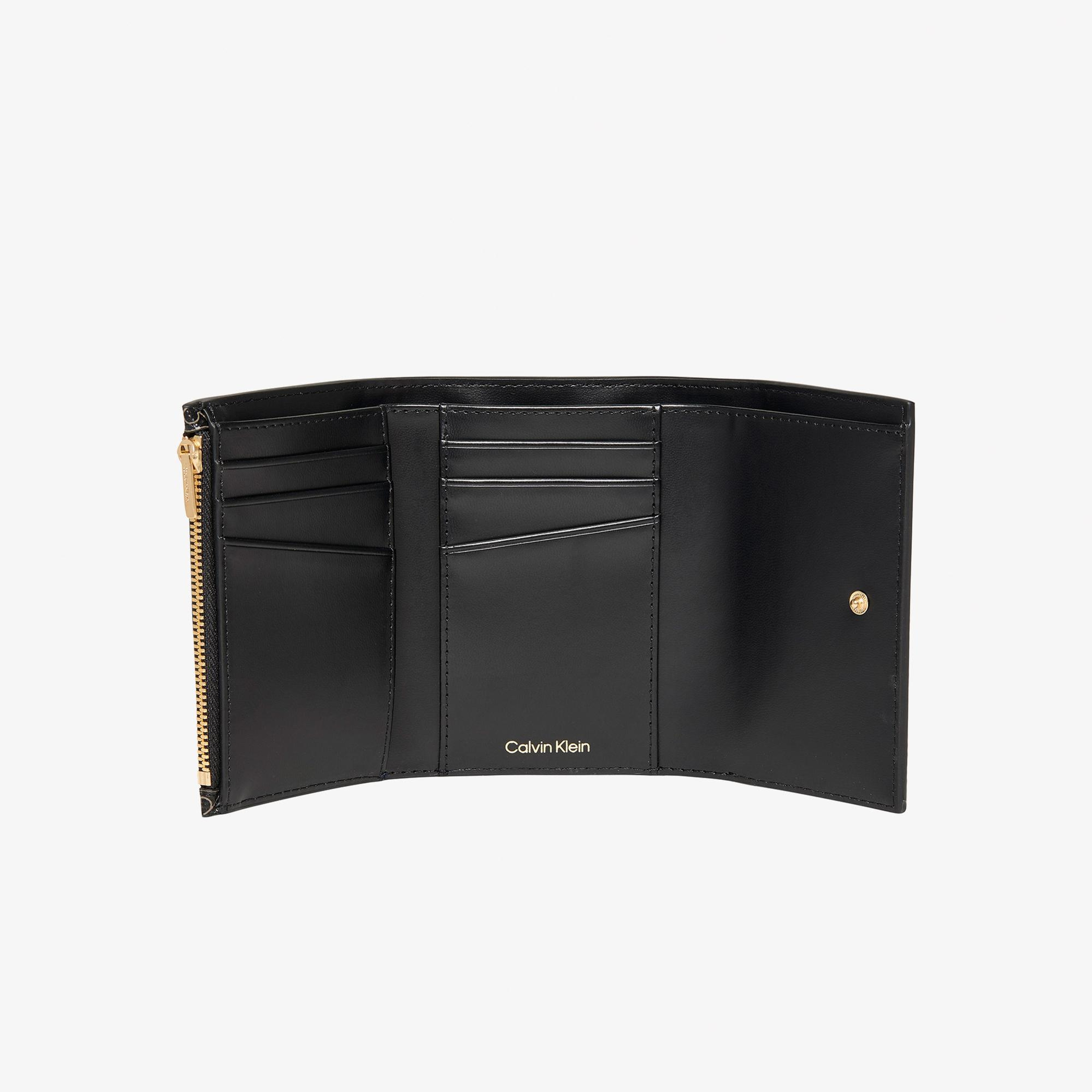 Calvin Klein Emblem Zip Pocket Kadın Siyah Kartlık