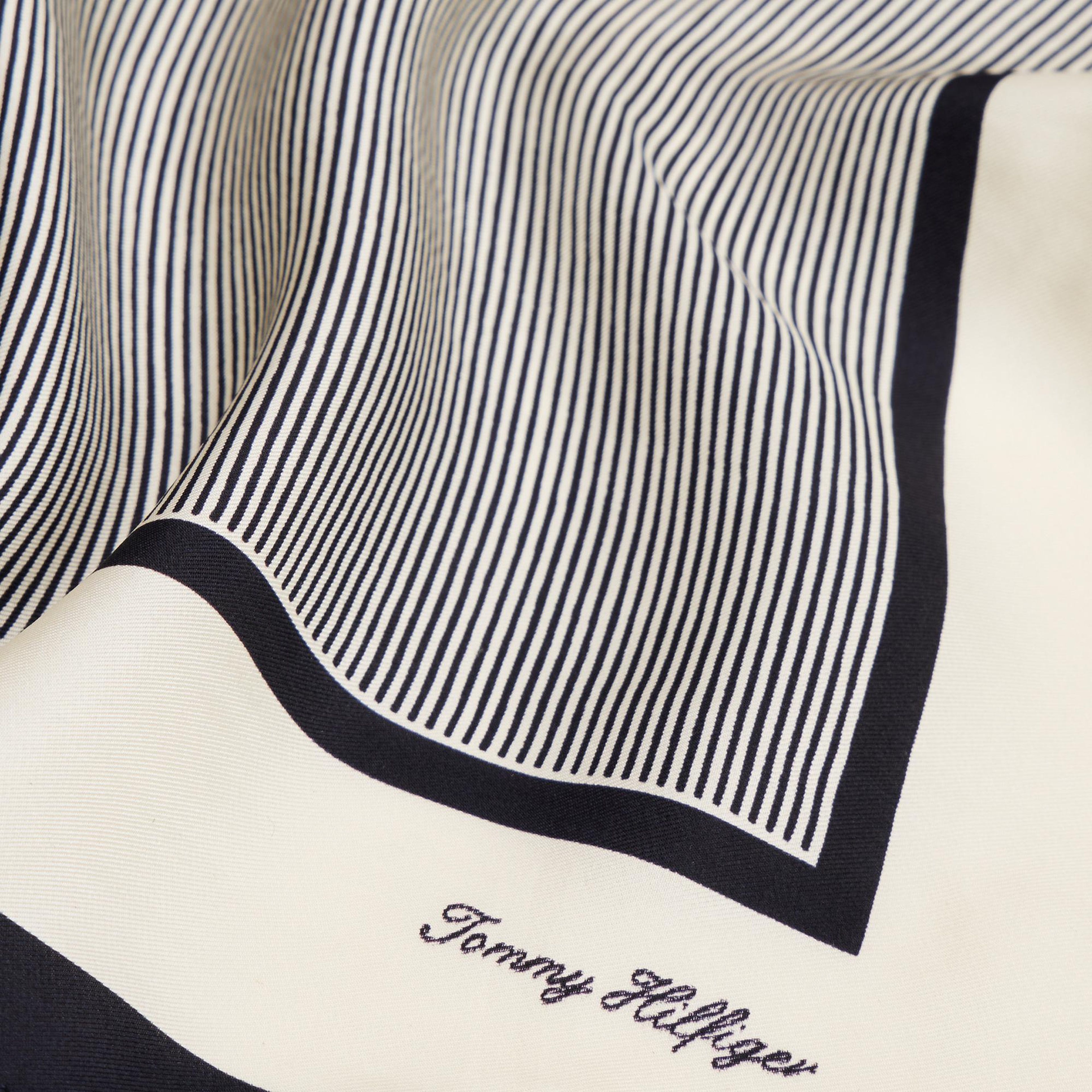 Tommy Hilfiger Elevated Flag Silk Square Kadın Bej Şal