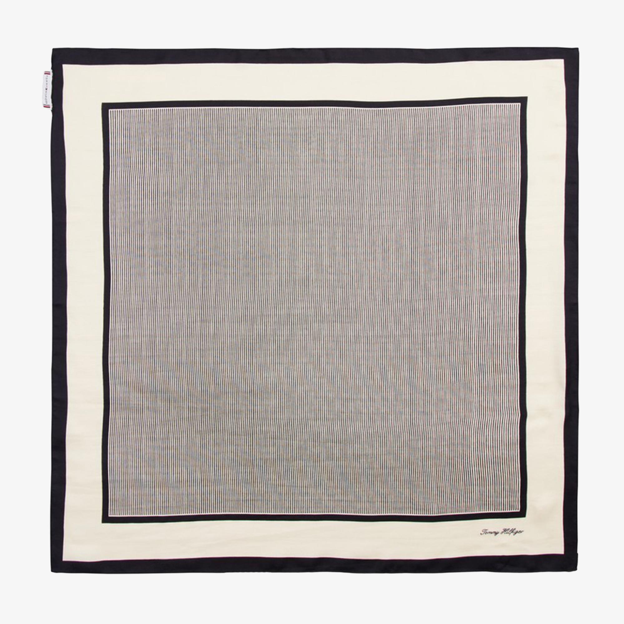 Tommy Hilfiger Elevated Flag Silk Square Kadın Bej Şal