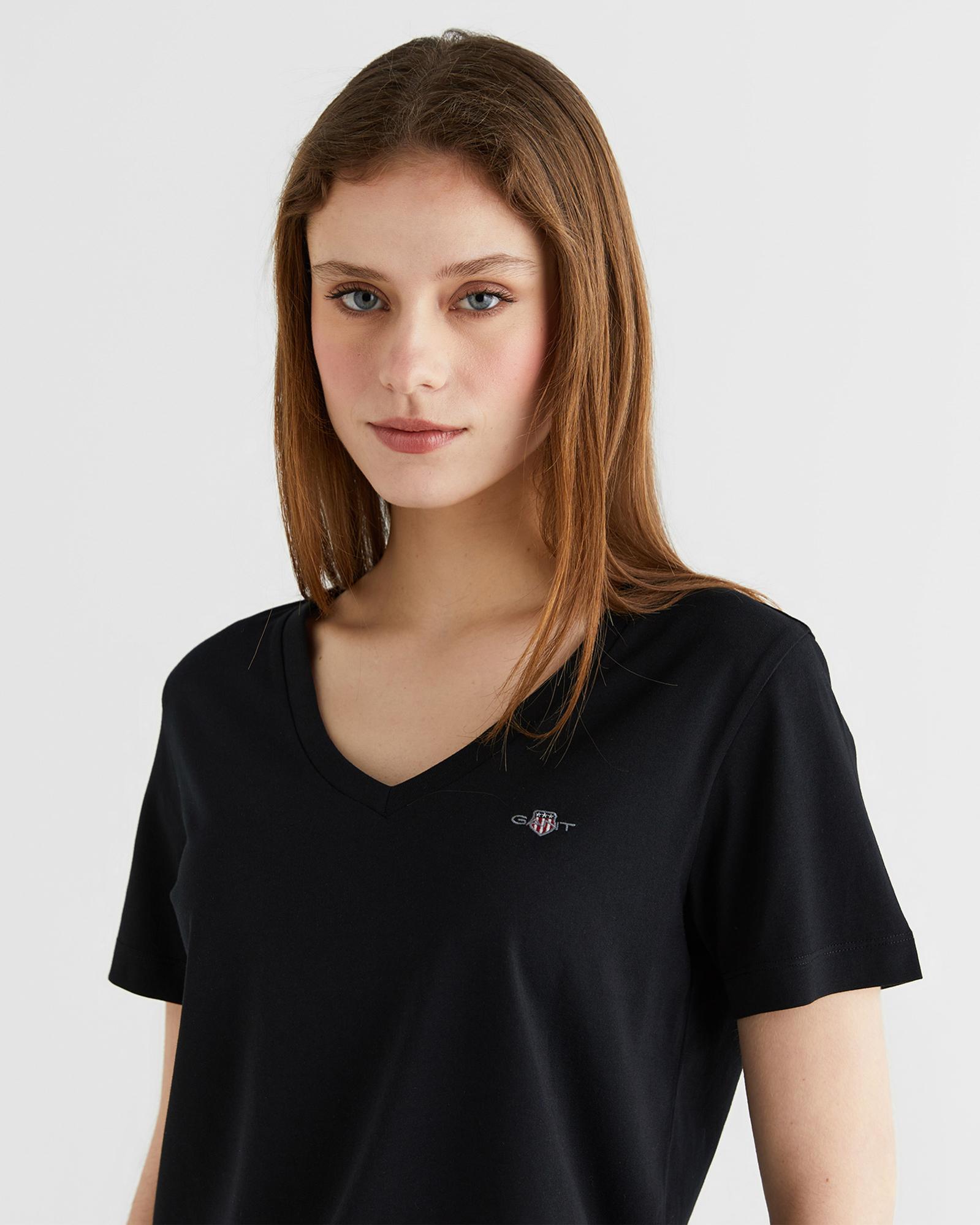 GANT Kadın Siyah V Yaka Regular Fit Logolu T-Shirt